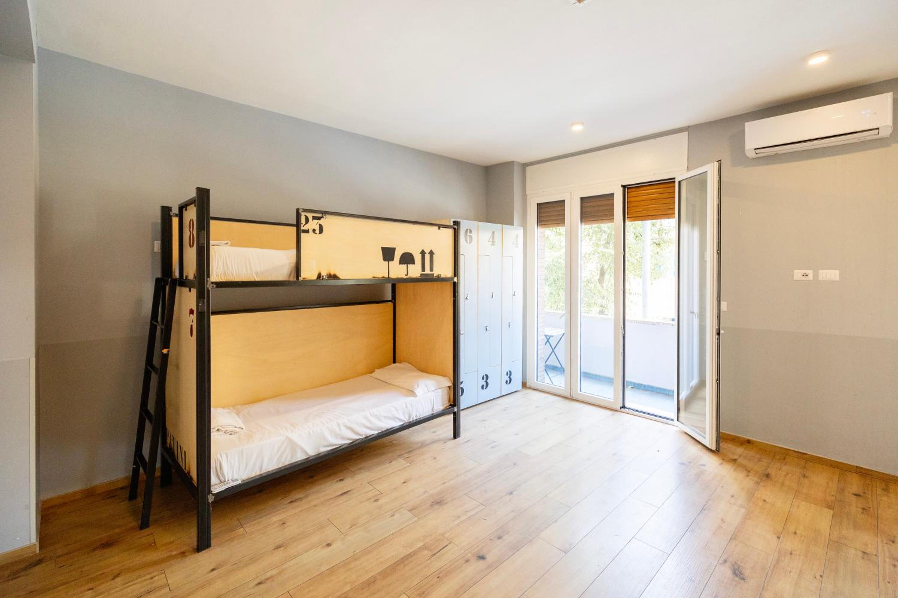 Bed in 6-Bed Female Dormitory Room photo 1