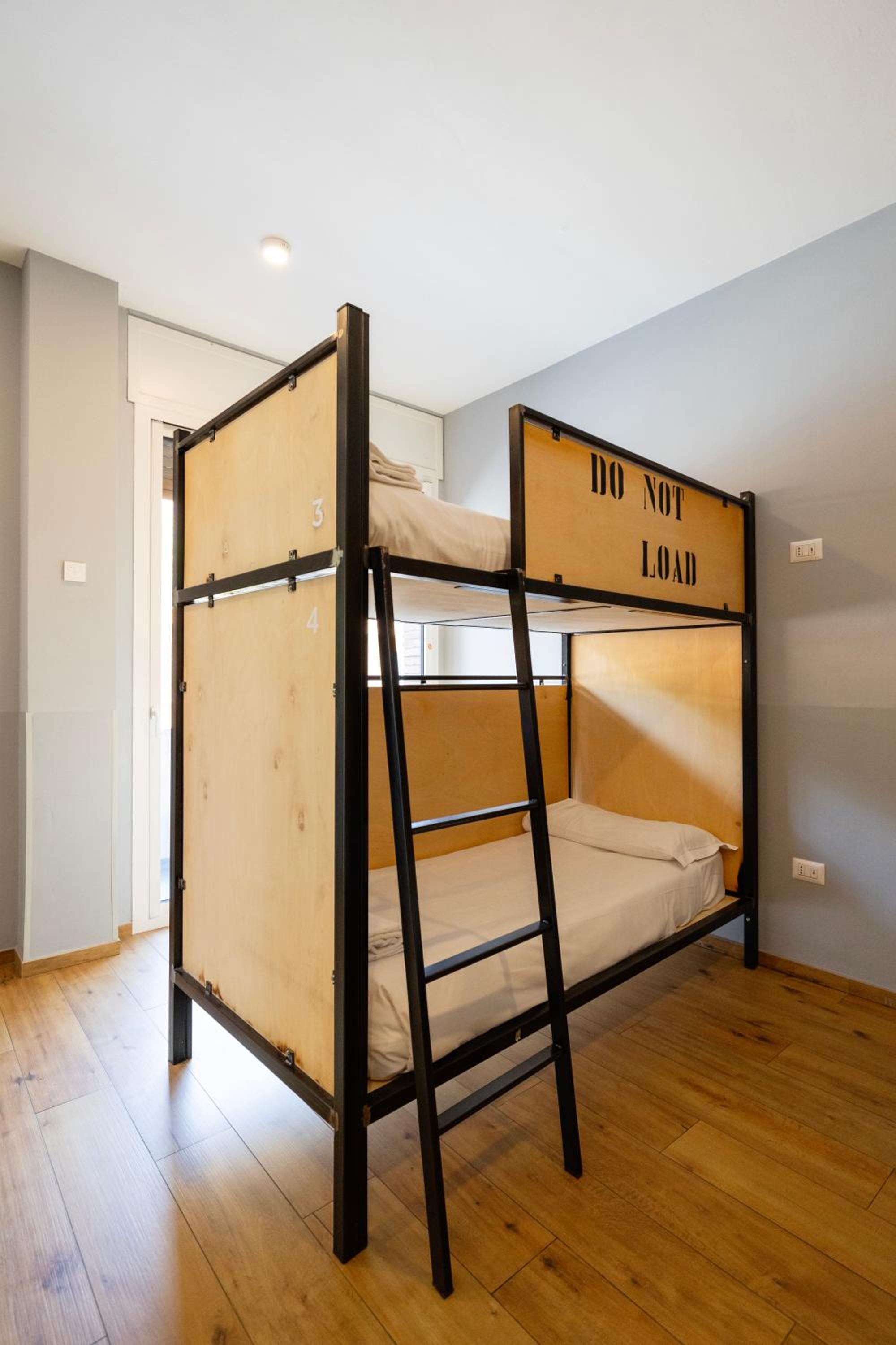 Bed in 8-Bed Male Dormitory Room photo 3