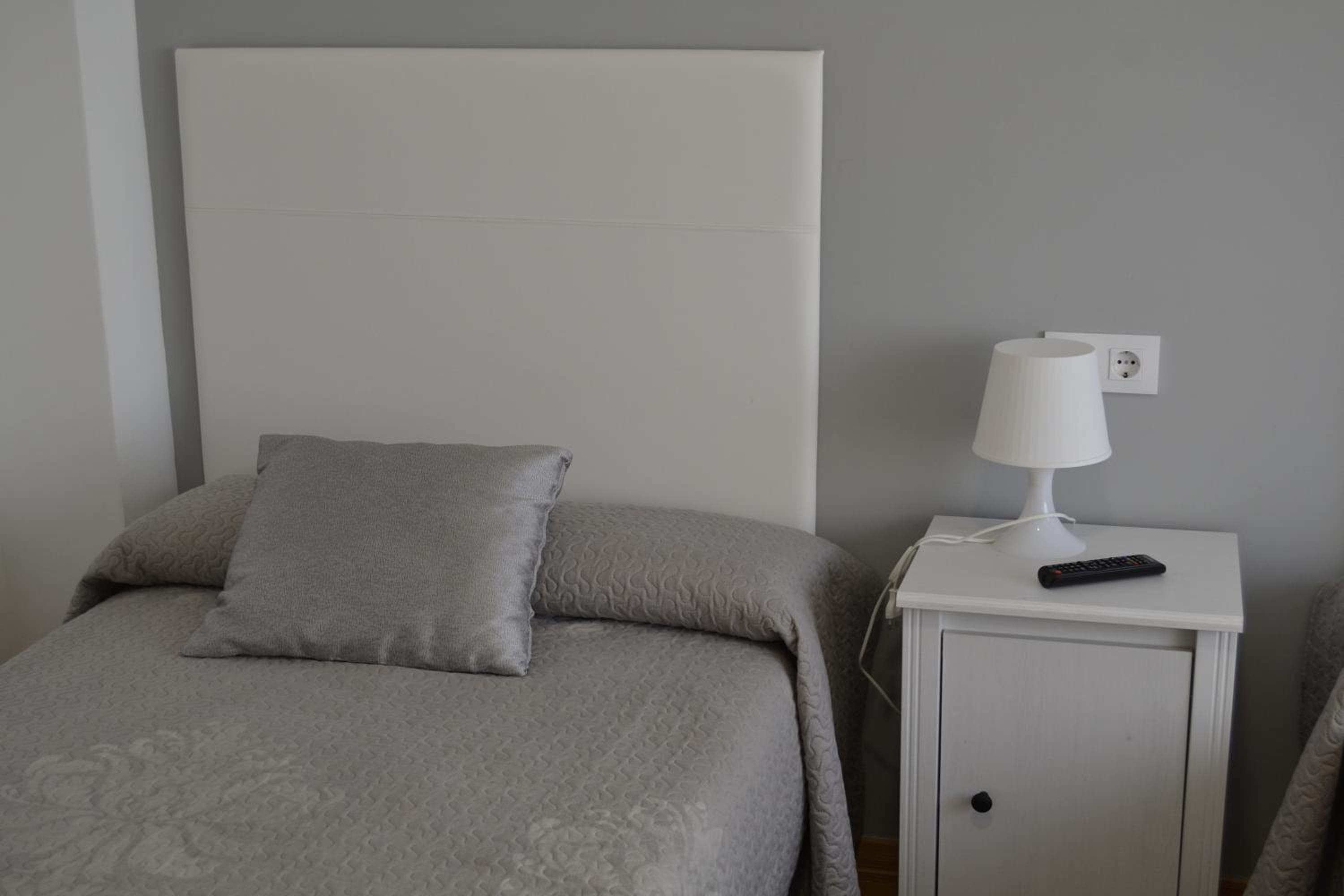 Single Room with Private Bathroom photo 2