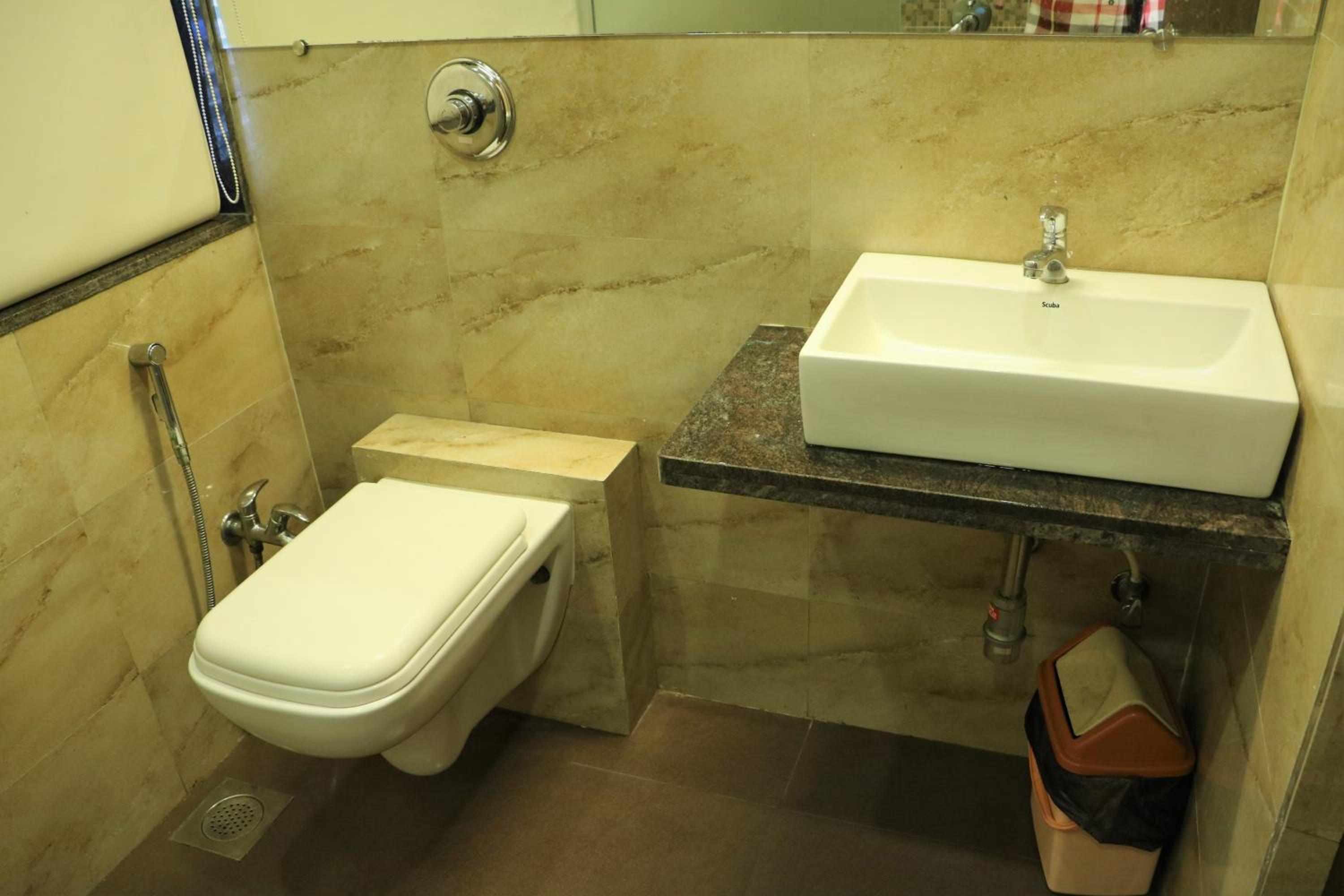 Deluxe King Suite photo 3