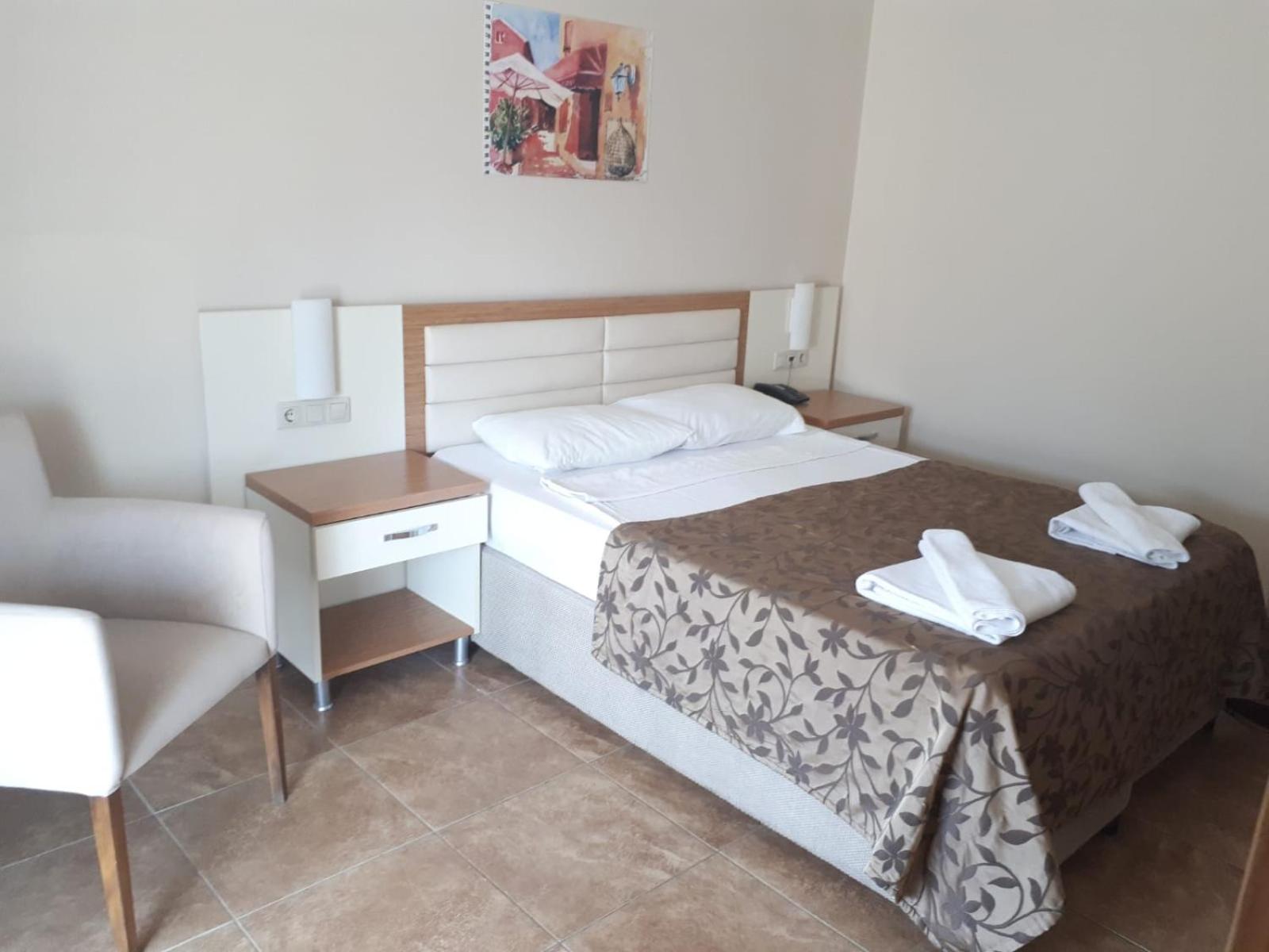 Standard Double Room - Photo 3