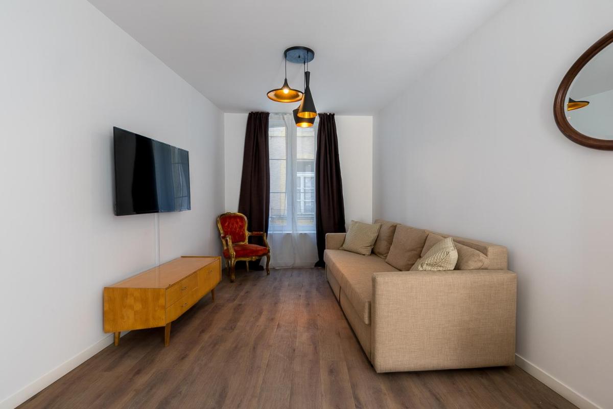 One-Bedroom Apartment photo 2
