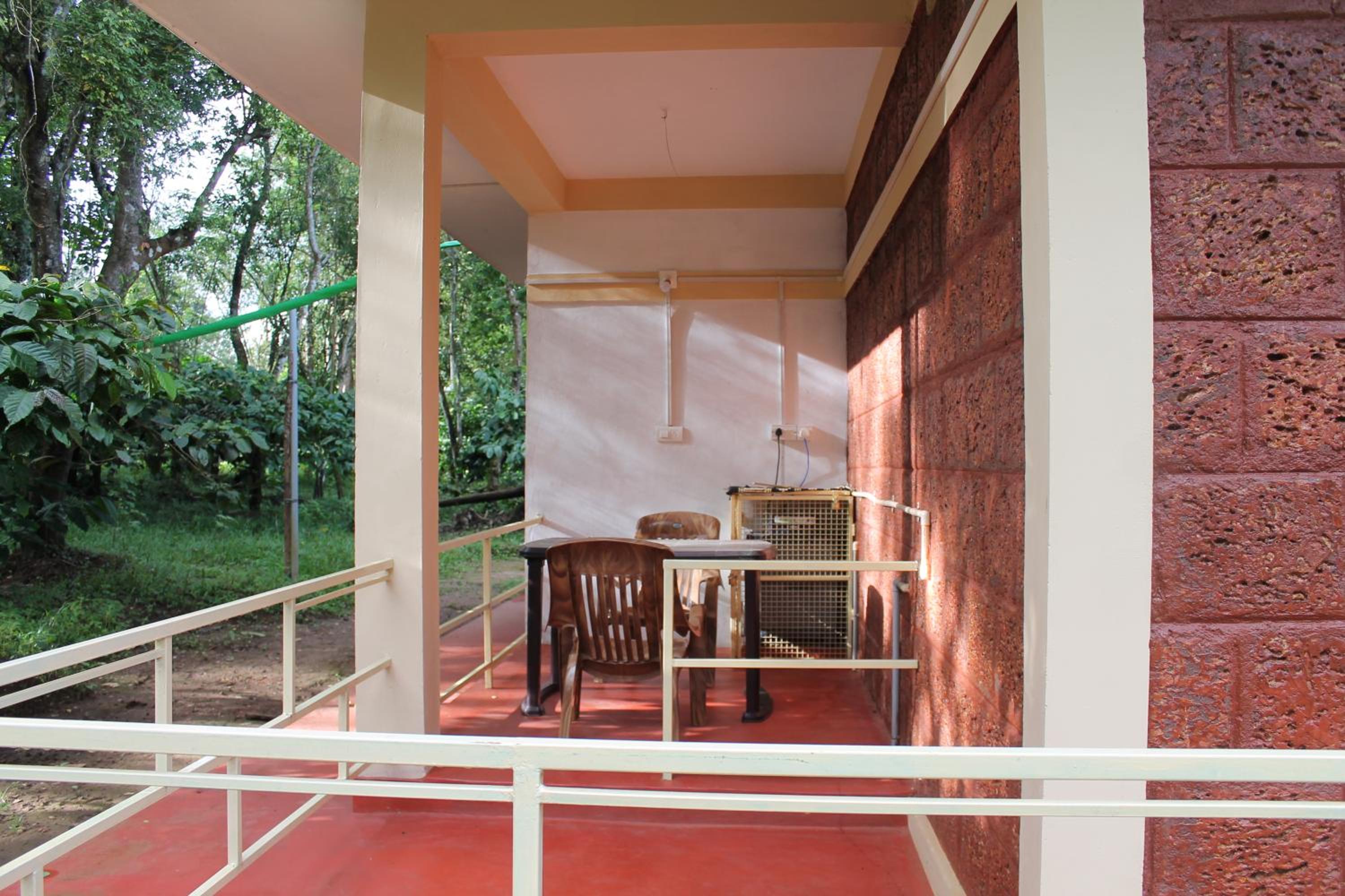 Deluxe Queen Room - Photo 10