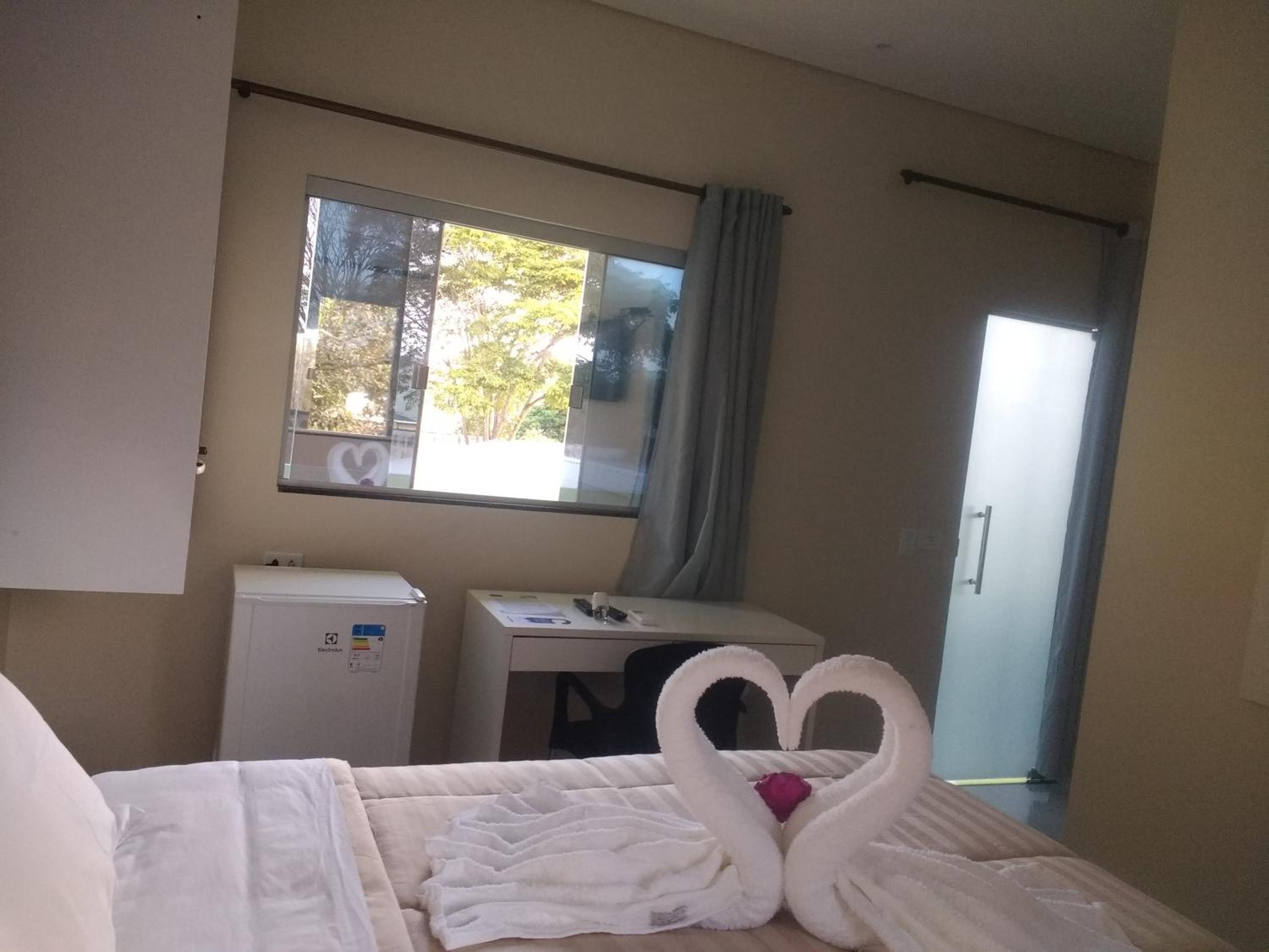 Deluxe King Suite - Photo 15