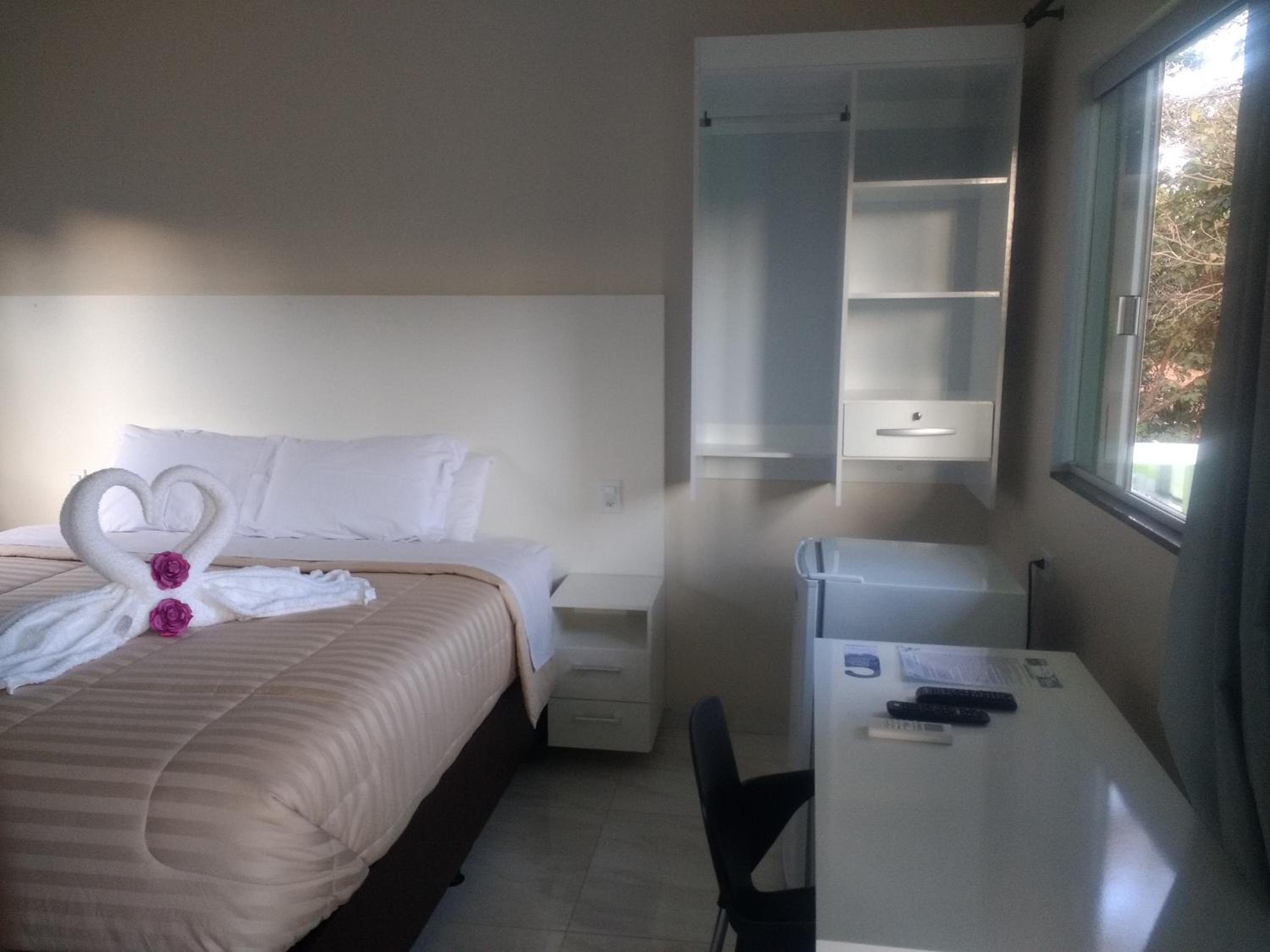 Deluxe King Suite - Photo 16