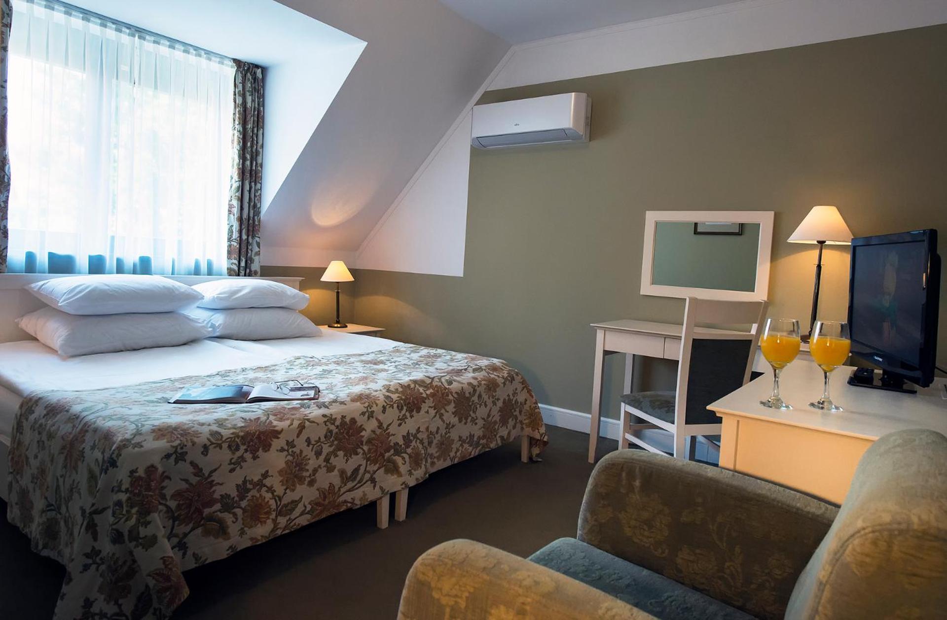 Double or Twin Room - Photo 2