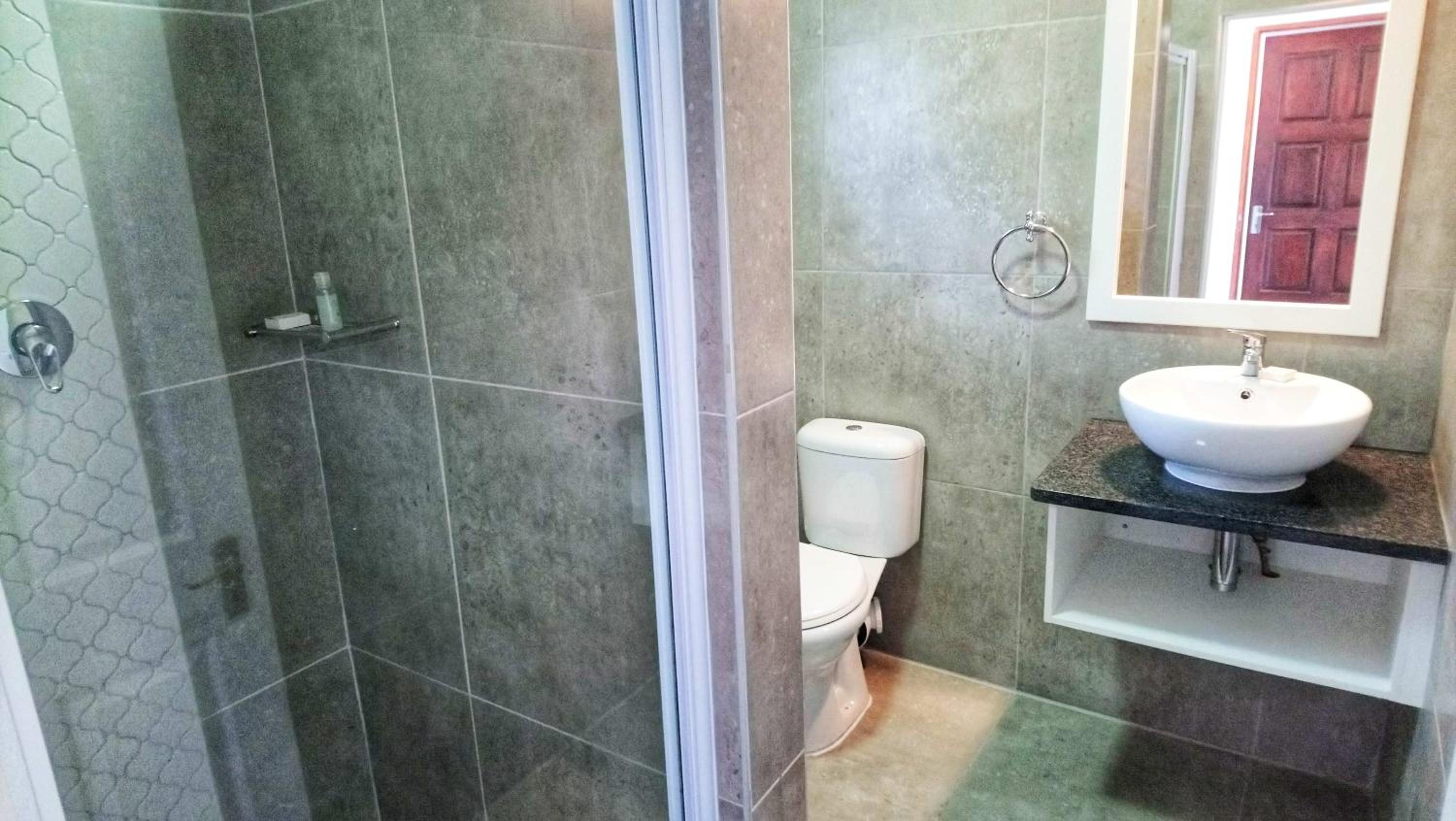 Double or Twin Room with Balcony - Photo 10