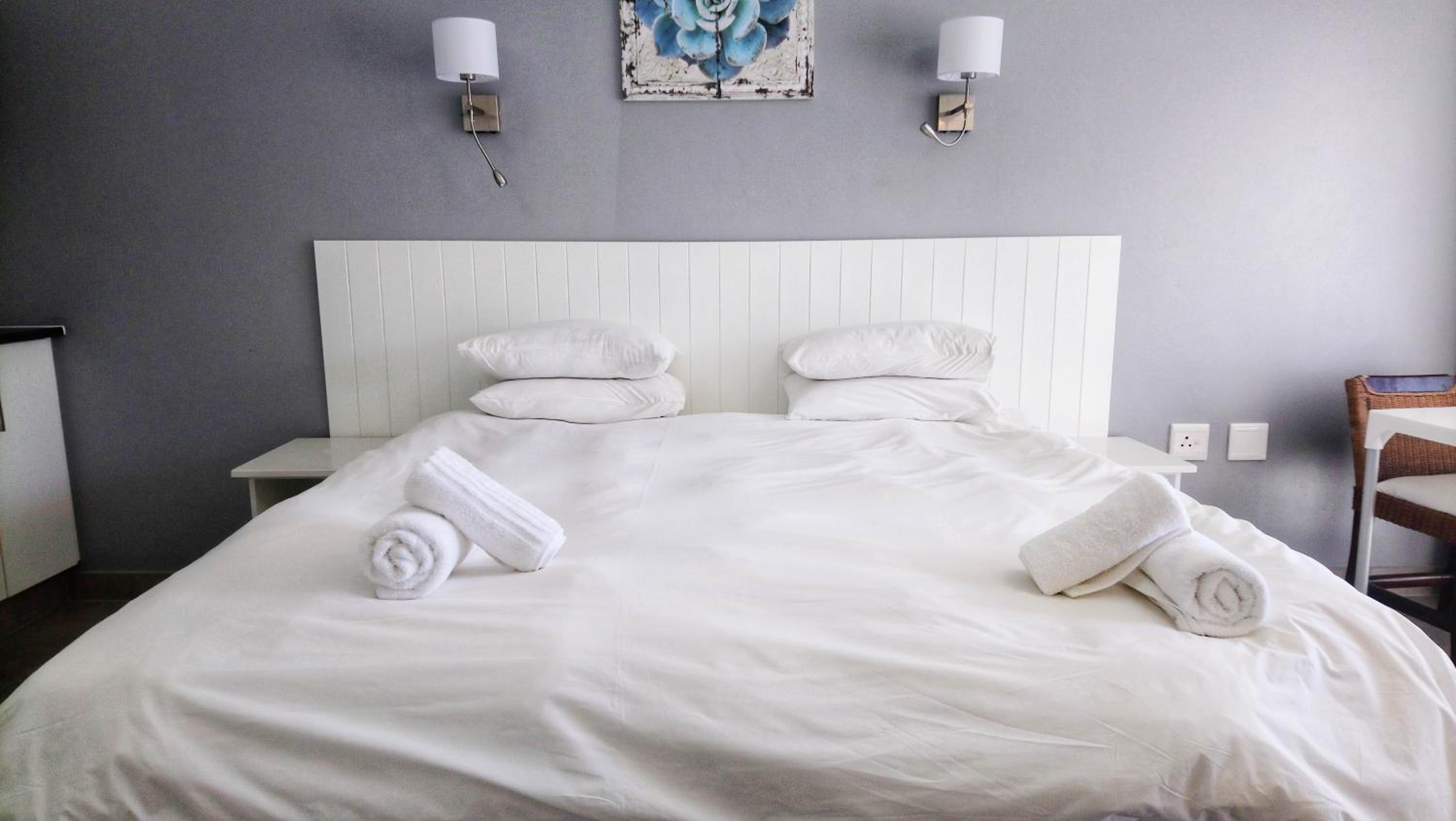 Double or Twin Room with Balcony - Photo 1