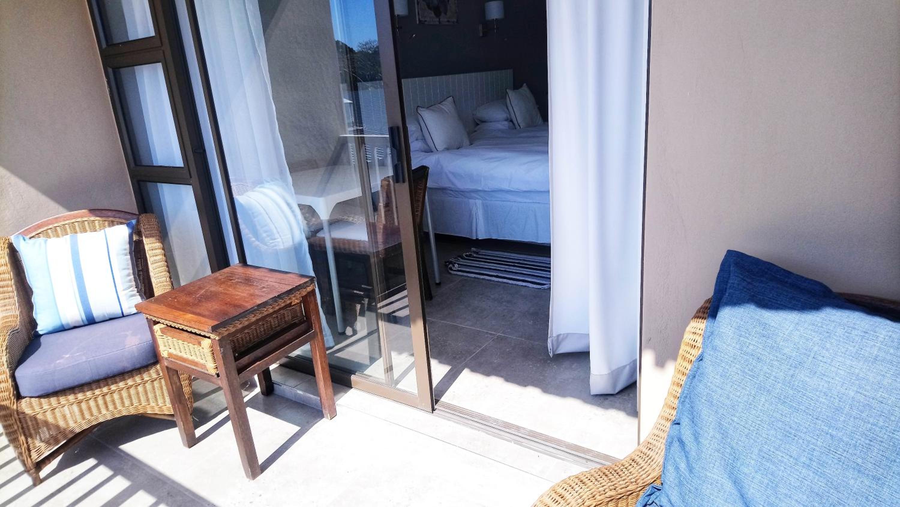 Double or Twin Room with Balcony - Photo 11