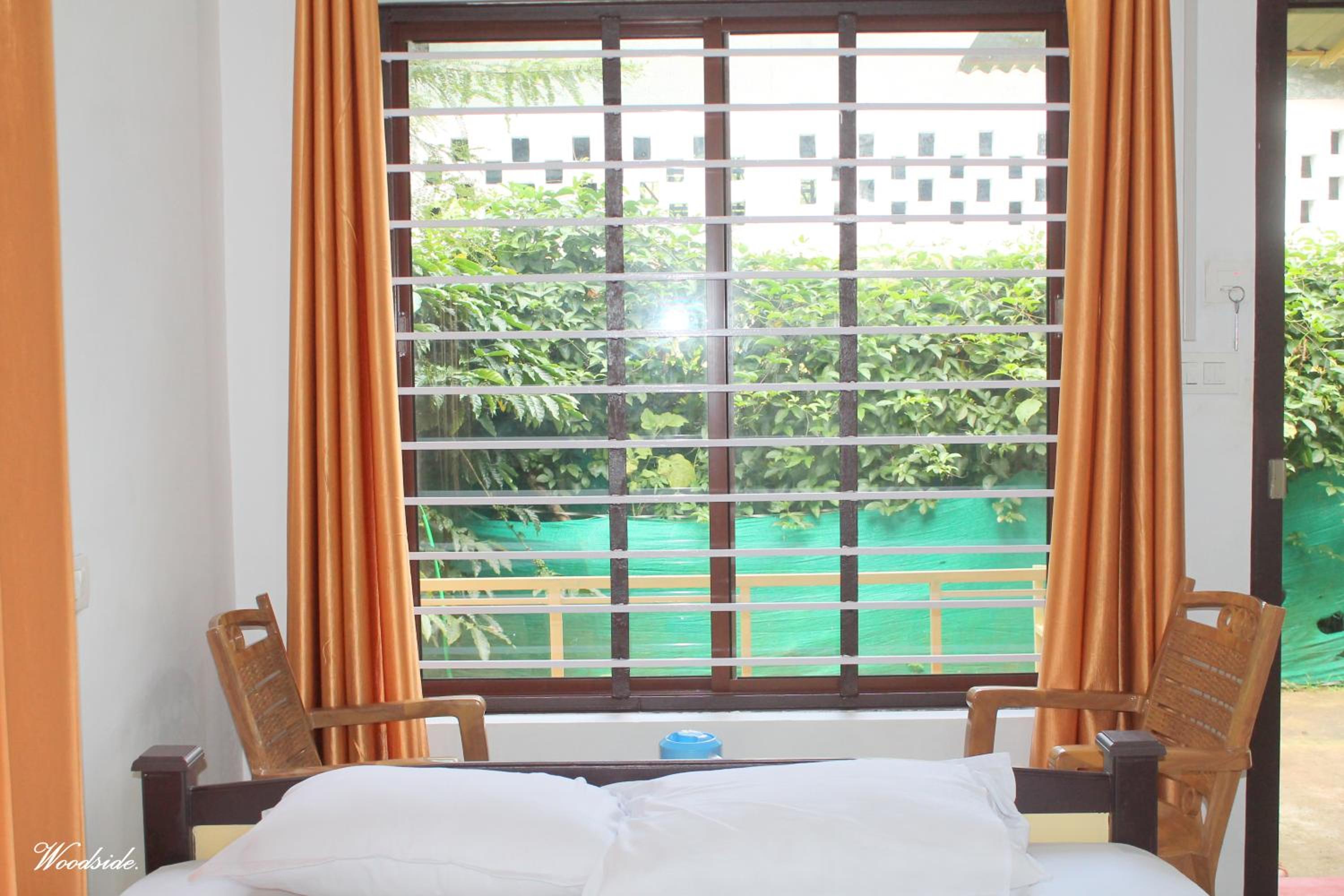 Deluxe Double Room with Shower - Photo 8