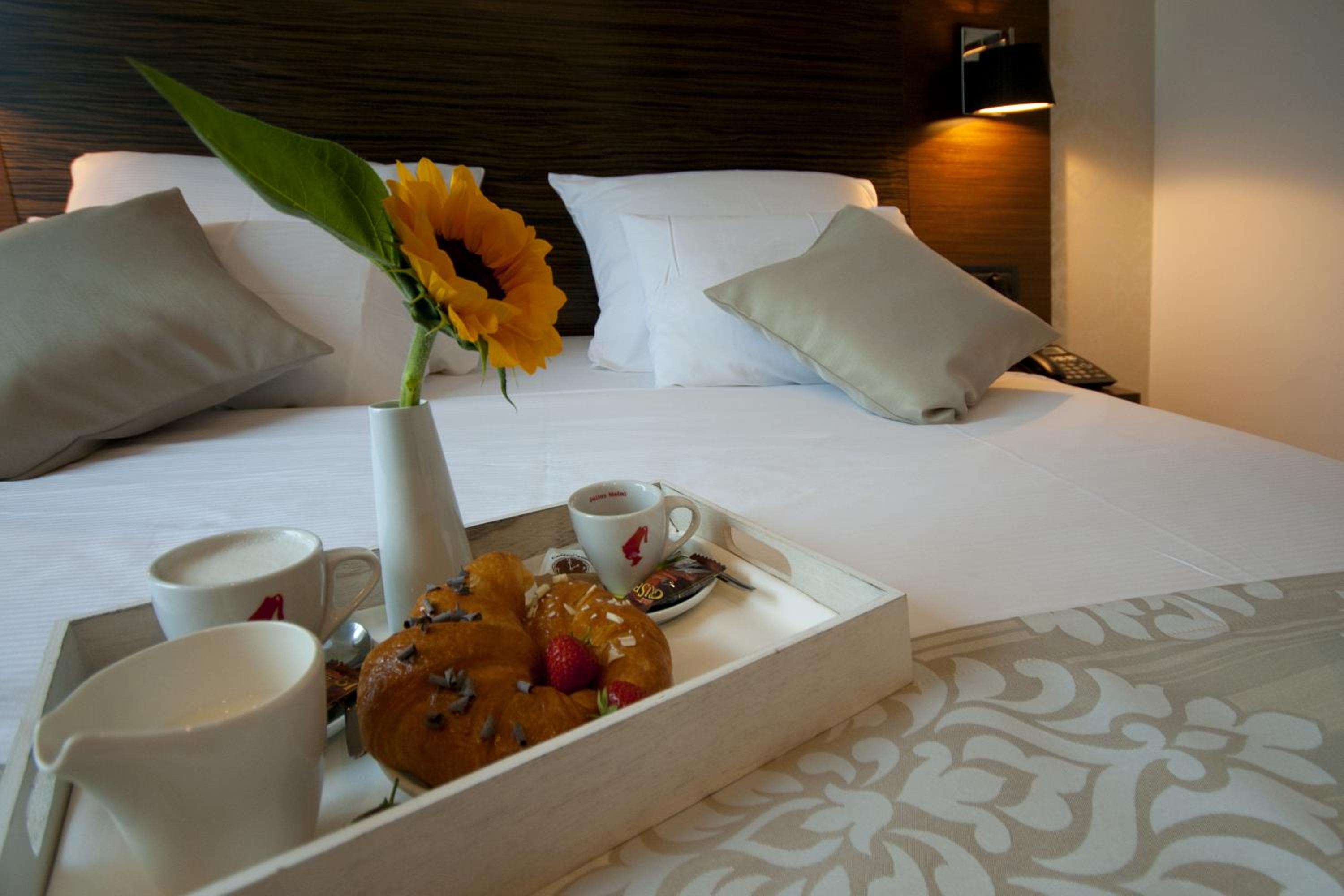 Double Room - Photo 11