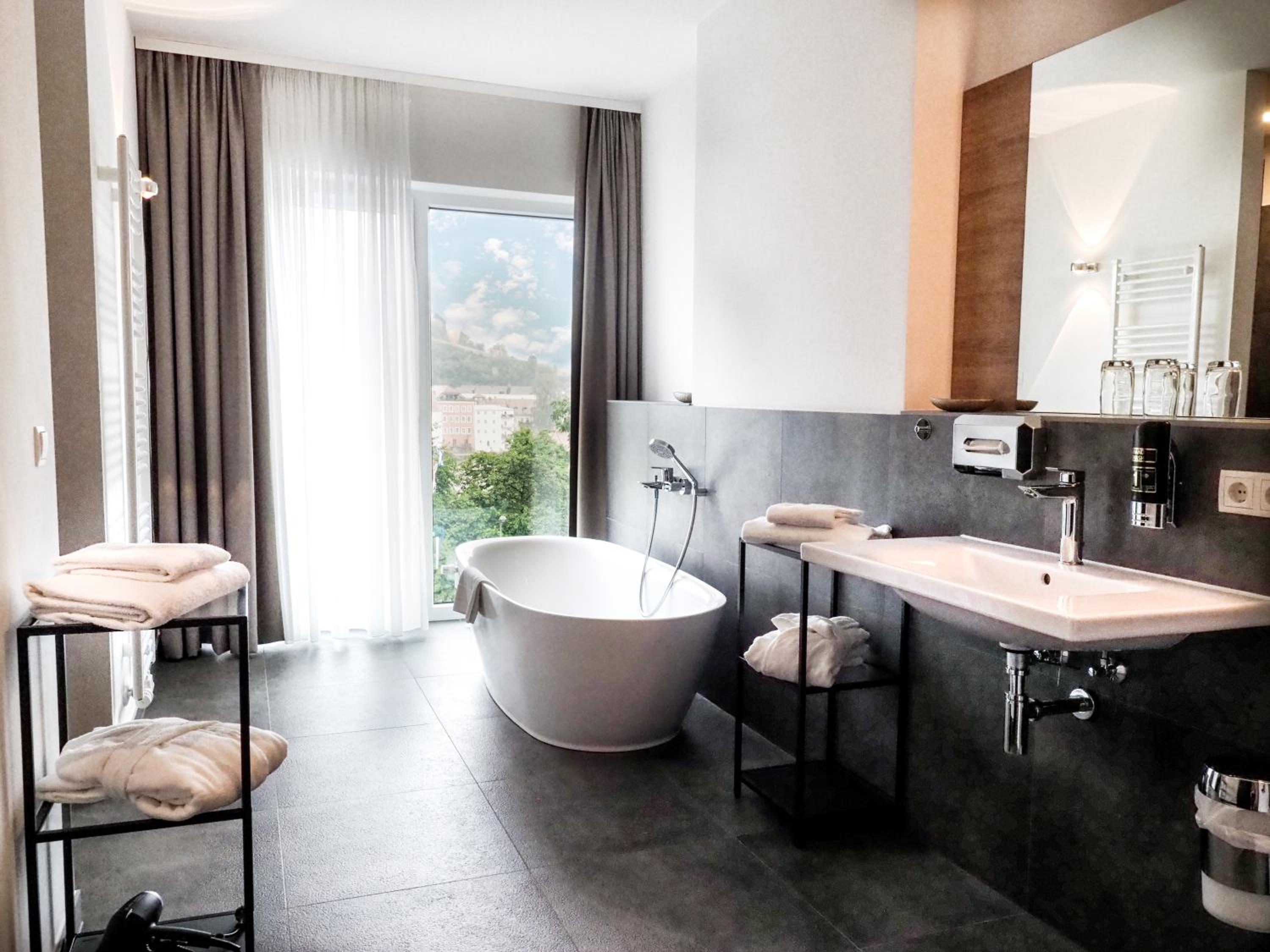 Suite - Photo 3