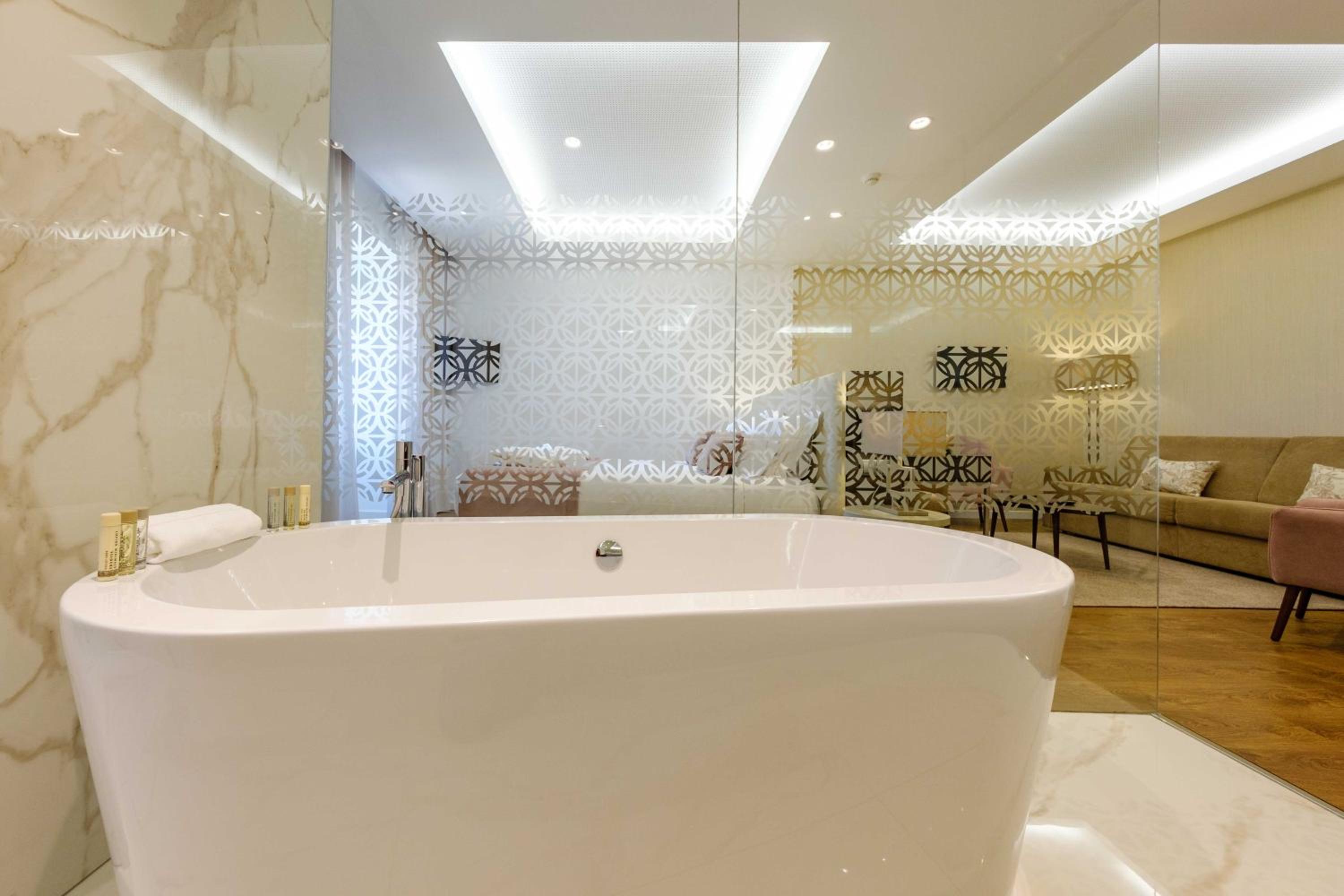 Junior Suite thumbnail 6