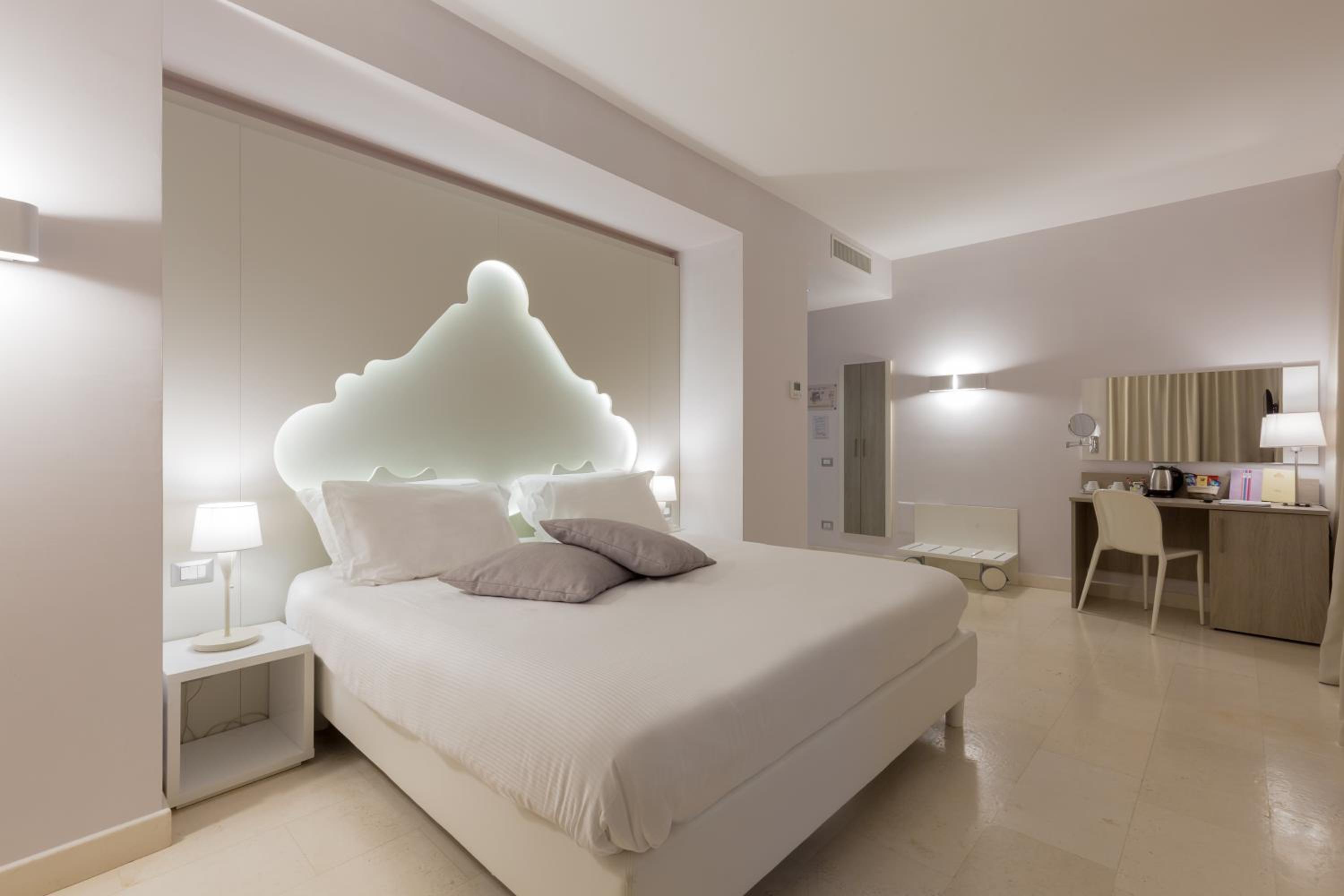 Standard Double or Twin Room photo 2