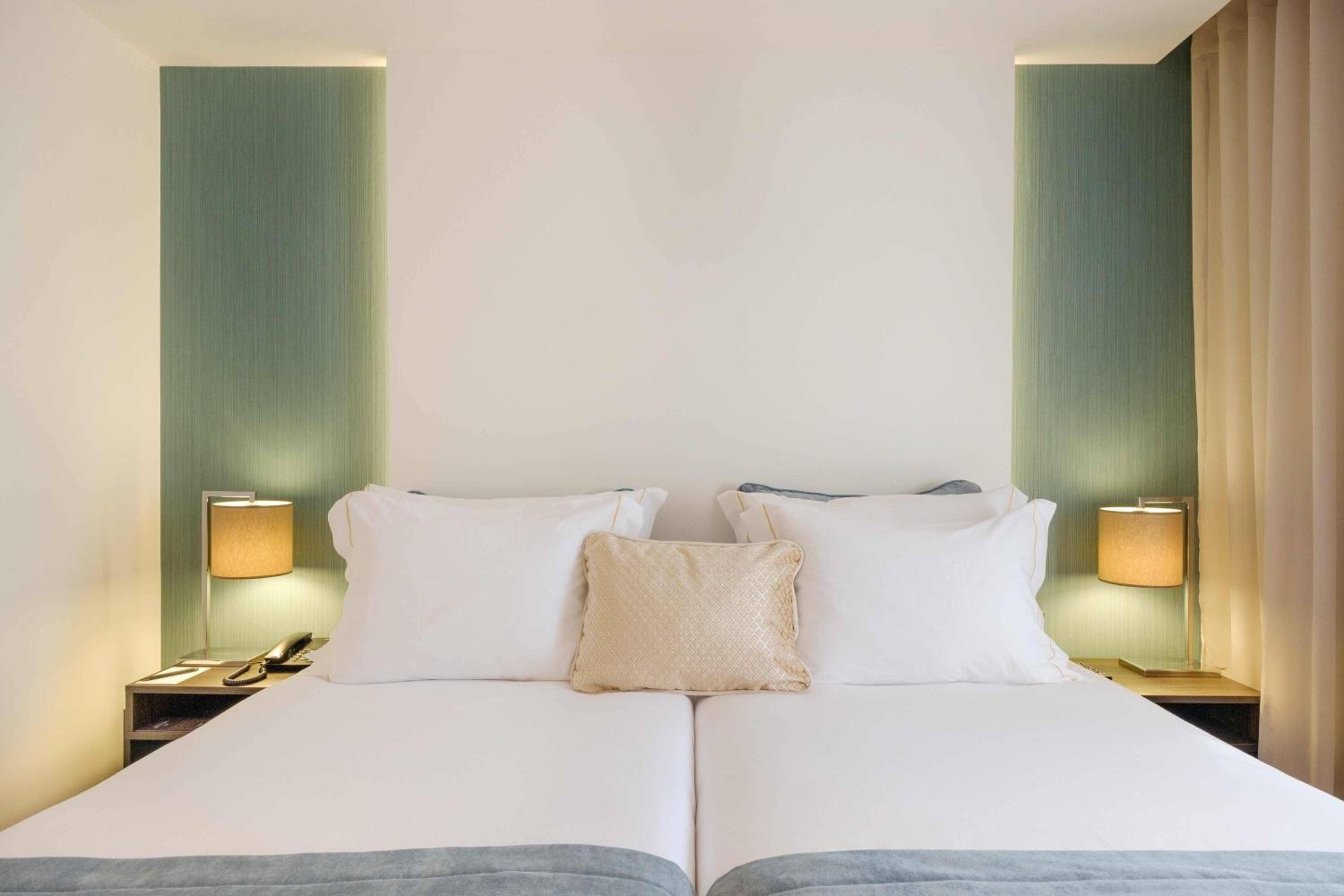 Available room thumbnail 5
