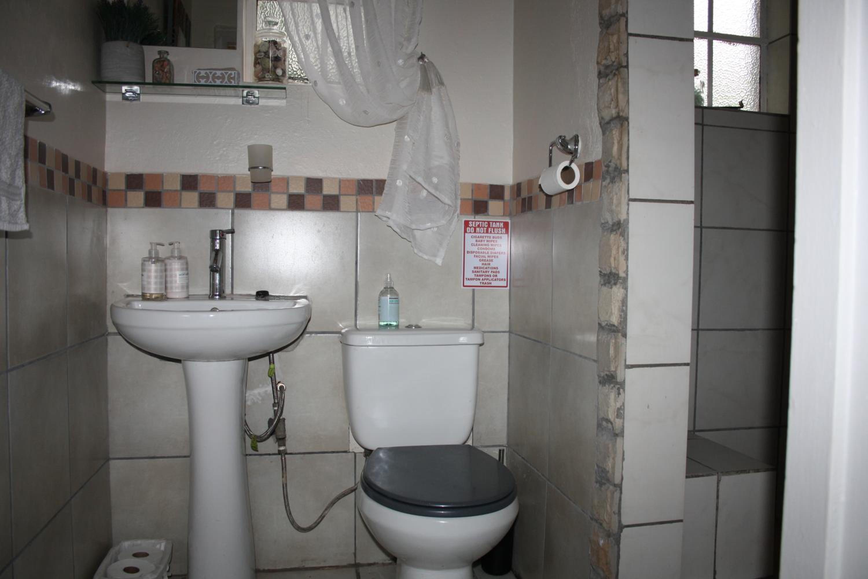 Standard Twin Room with Garden View - Photo 13