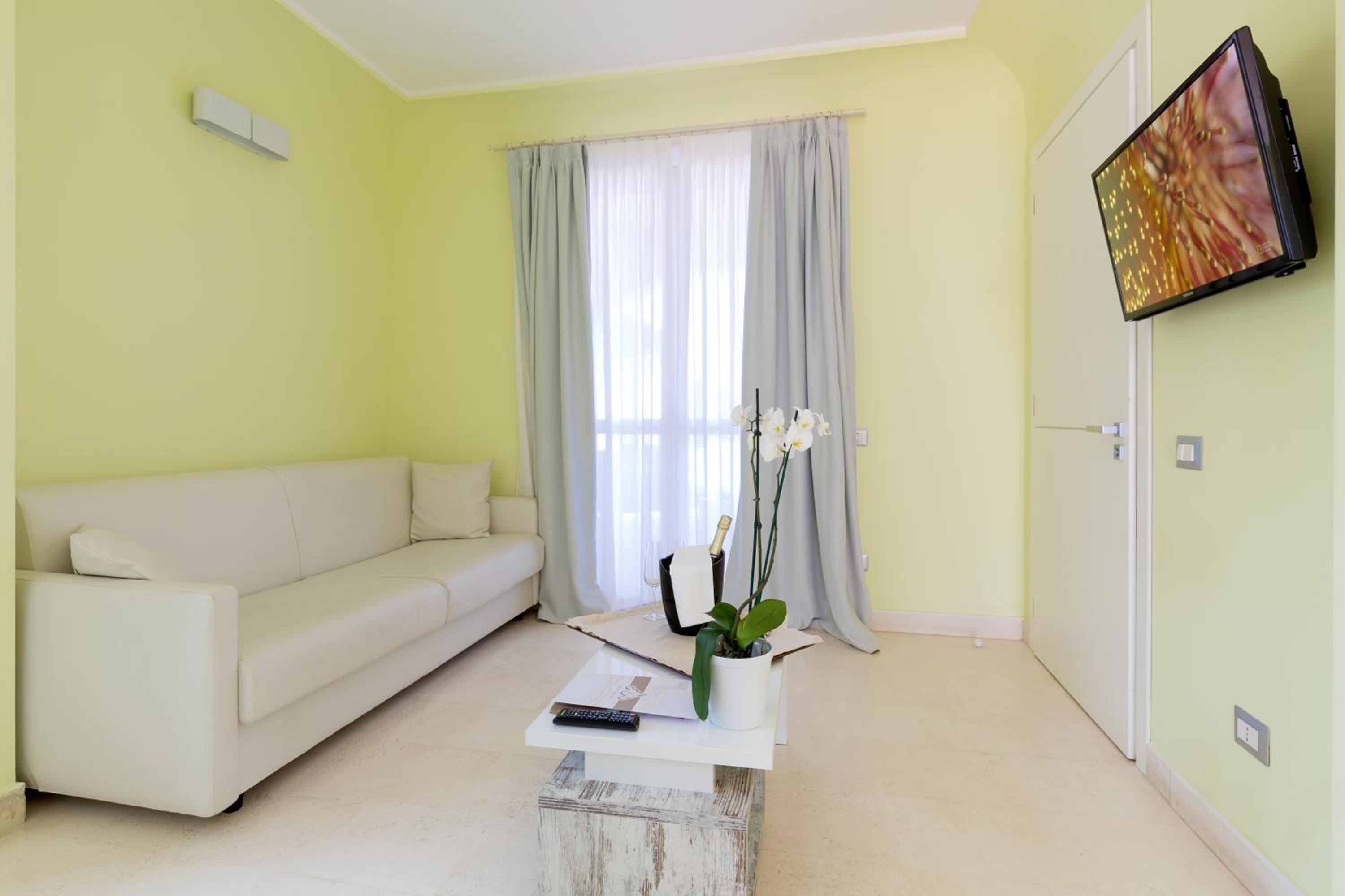 Deluxe Suite with Sea View