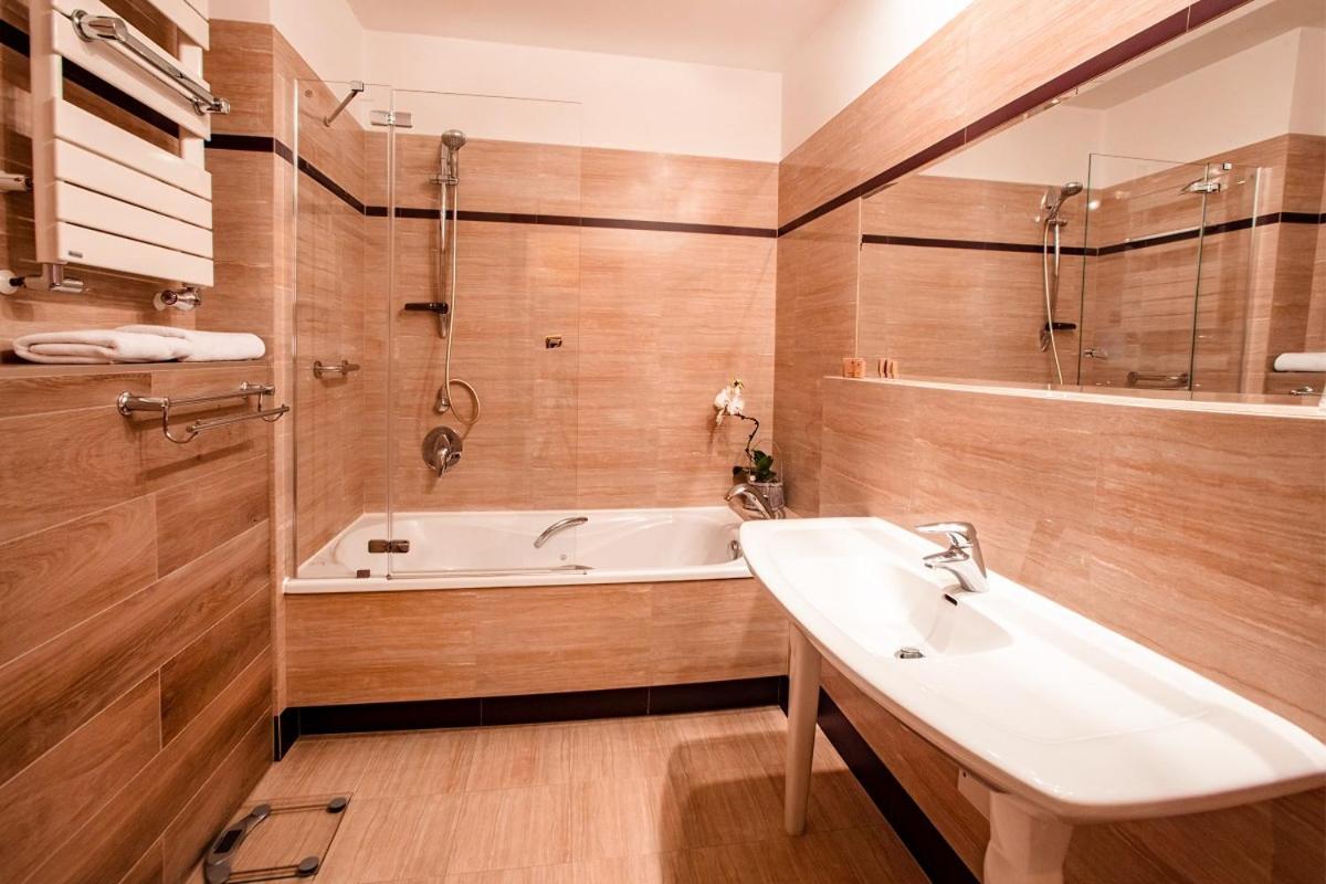 Superior Double Room with Sofa - Photo 7