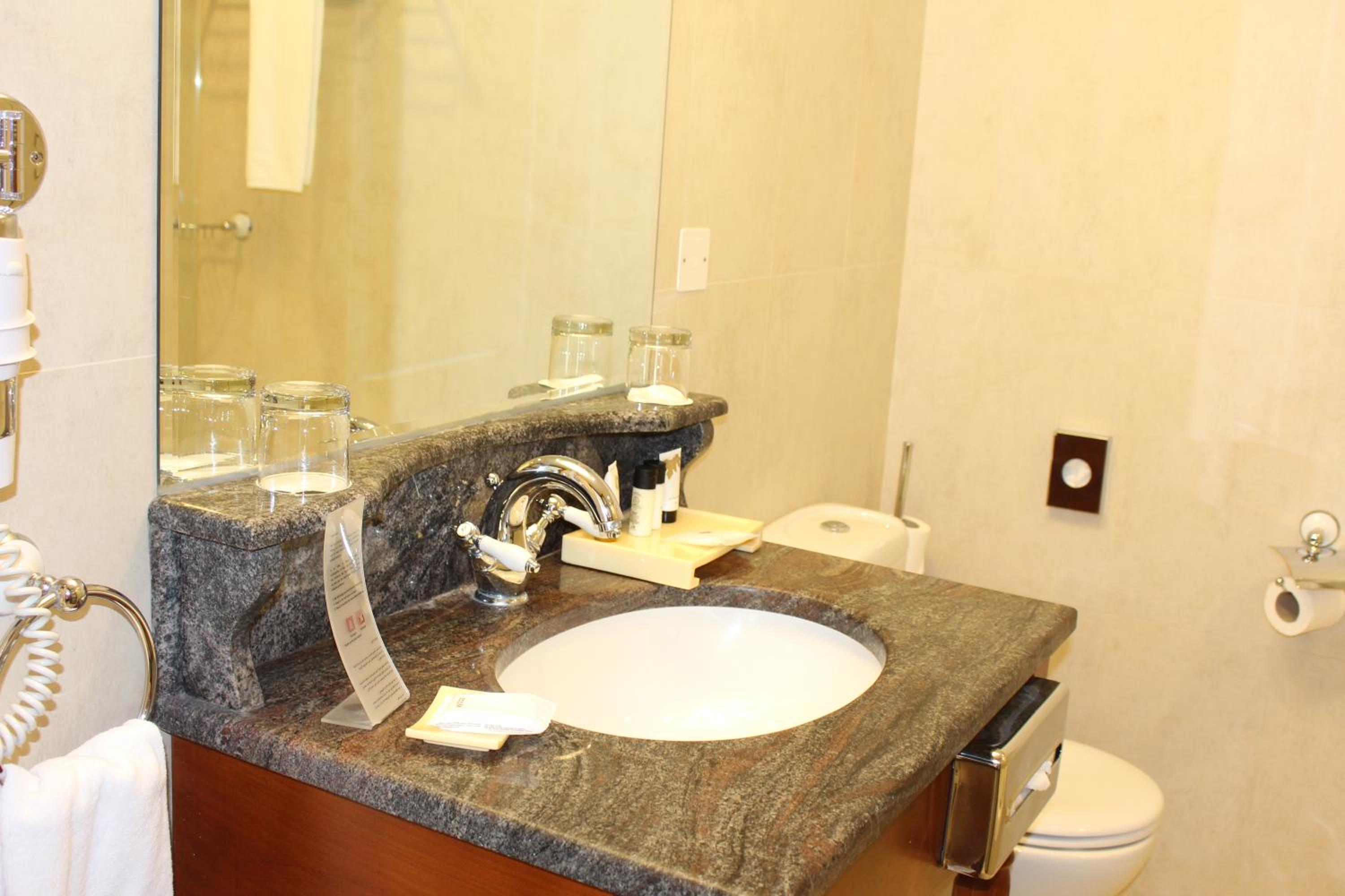 Two-Bedroom Residence - Photo 5