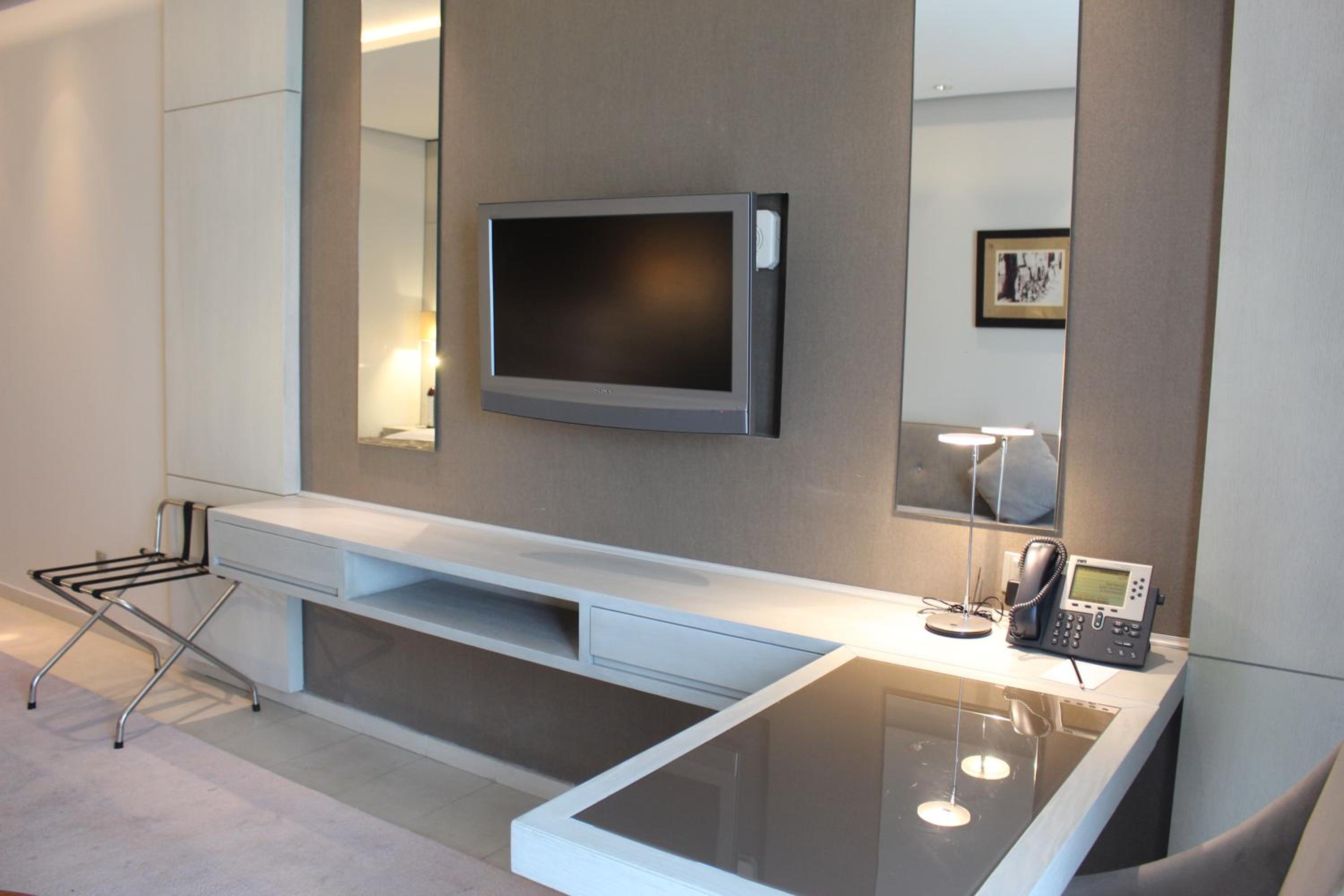 Deluxe King Room - Photo 4