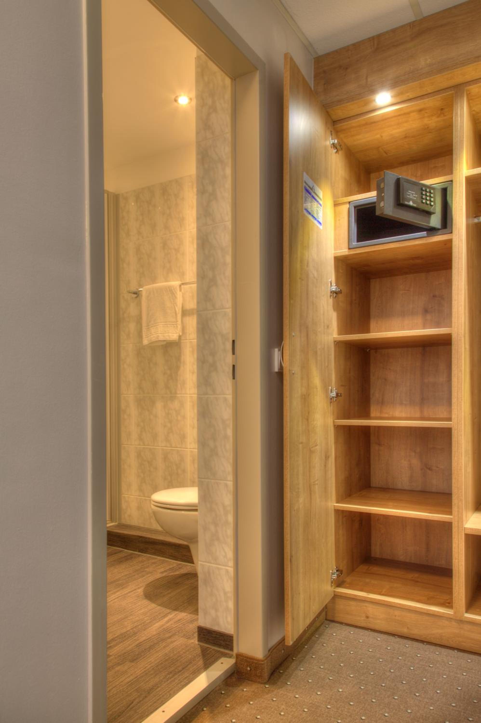 Deluxe Double or Twin Room photo 3