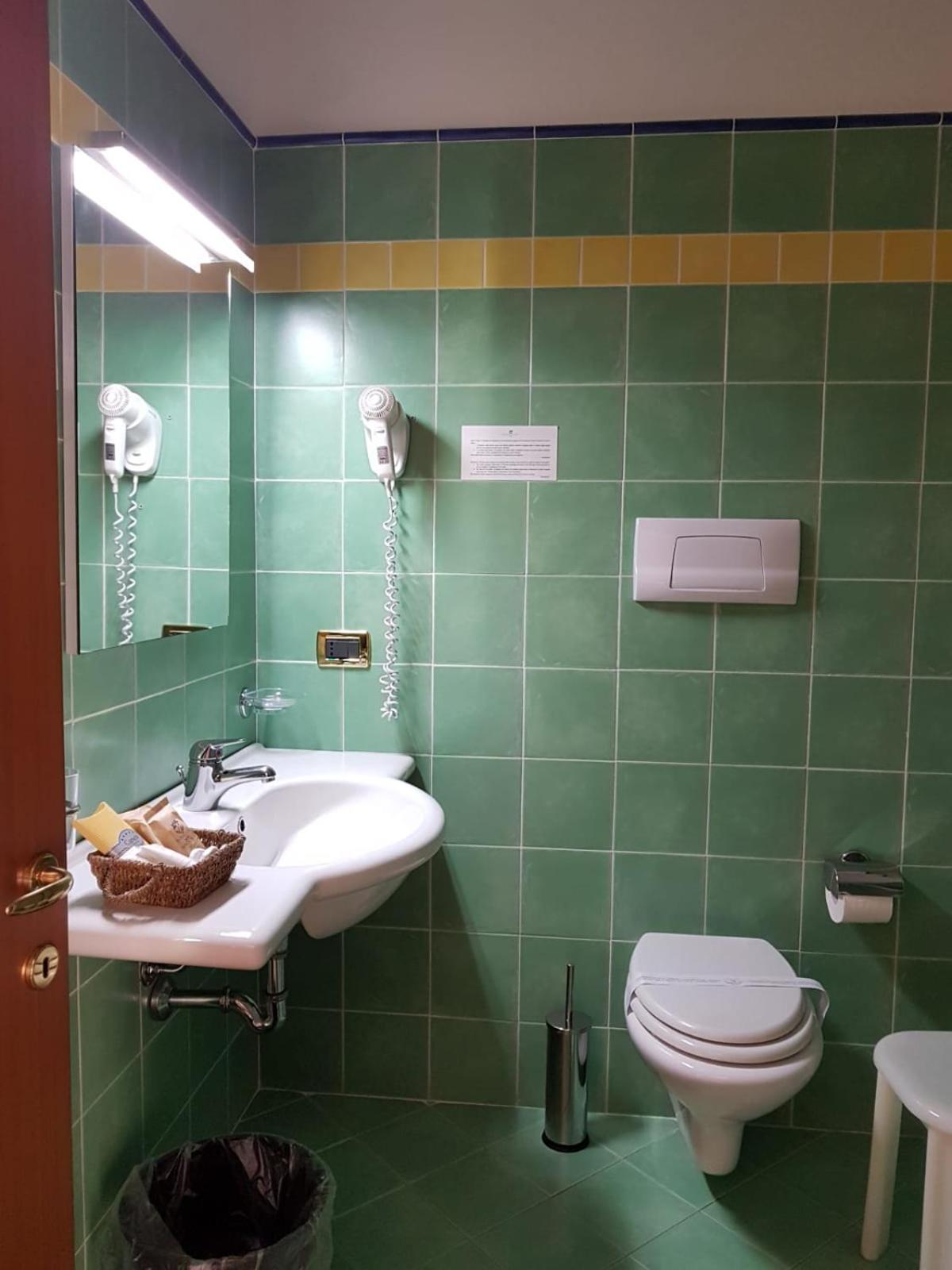 Double or Twin Room photo 2
