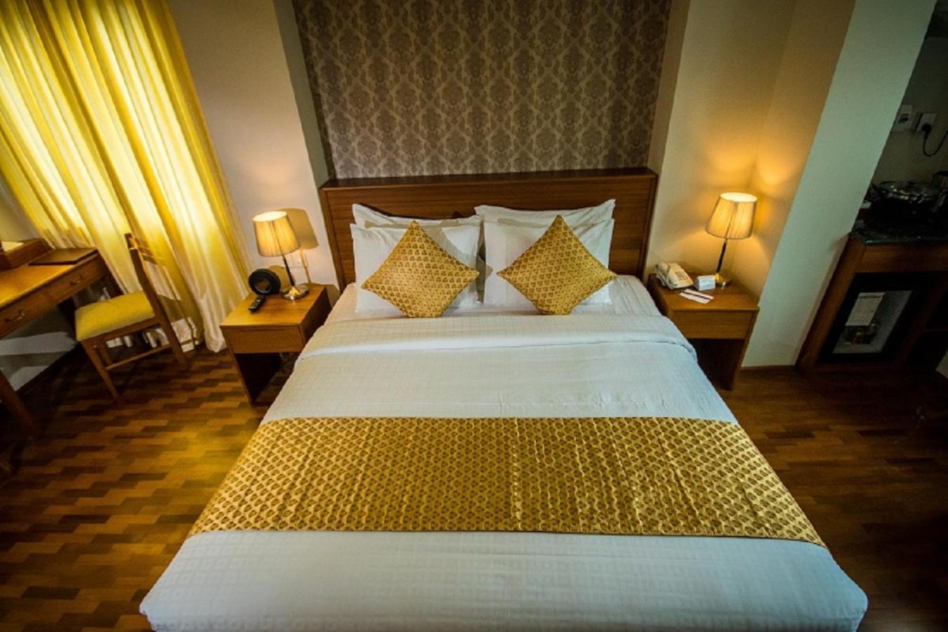 Deluxe Corner Room photo 2