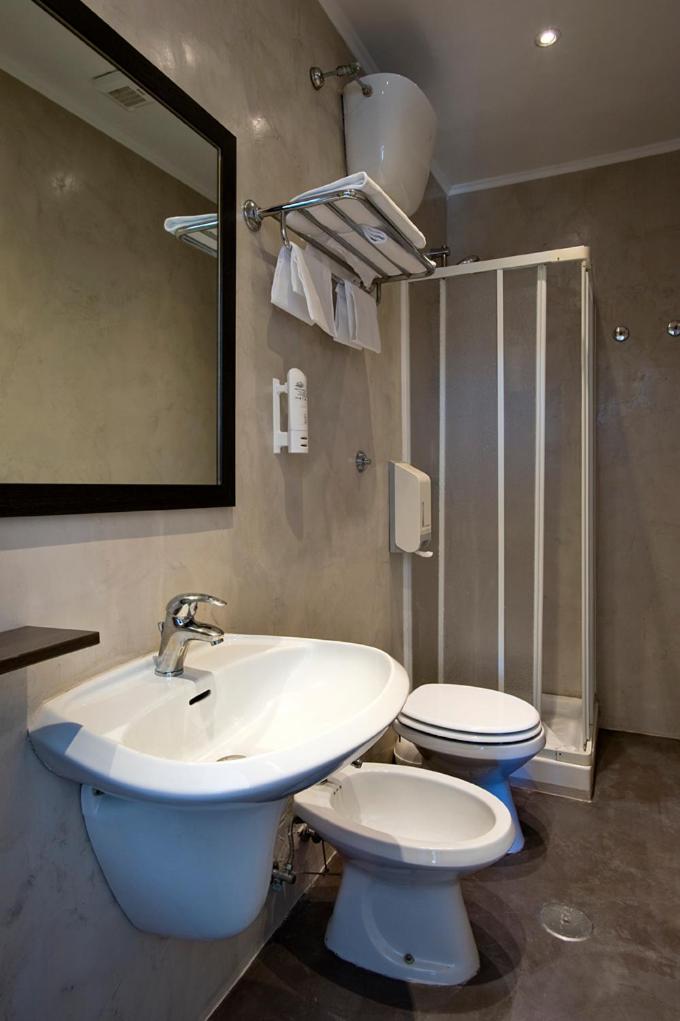 Double or Twin Room - Photo 3