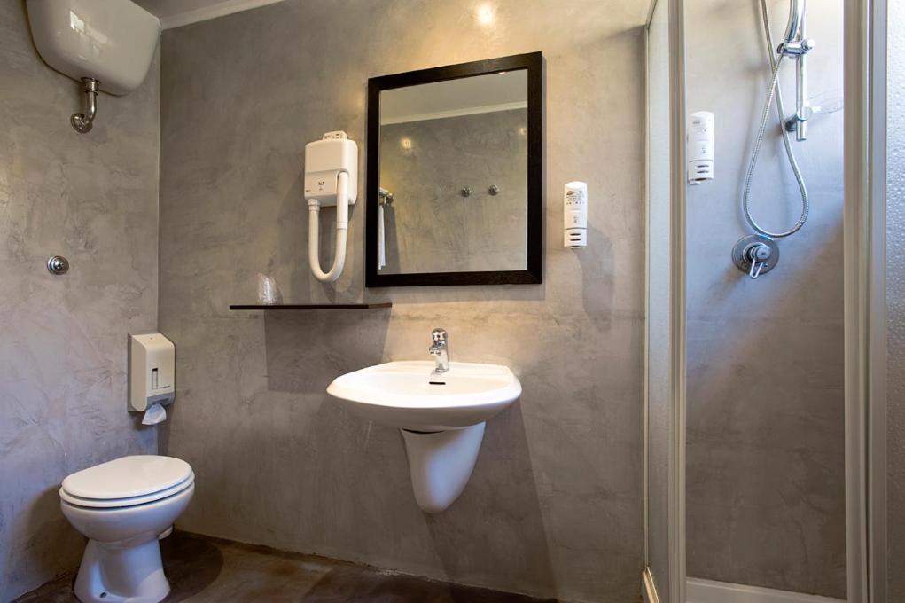 Double or Twin Room with Sea View - Photo 2