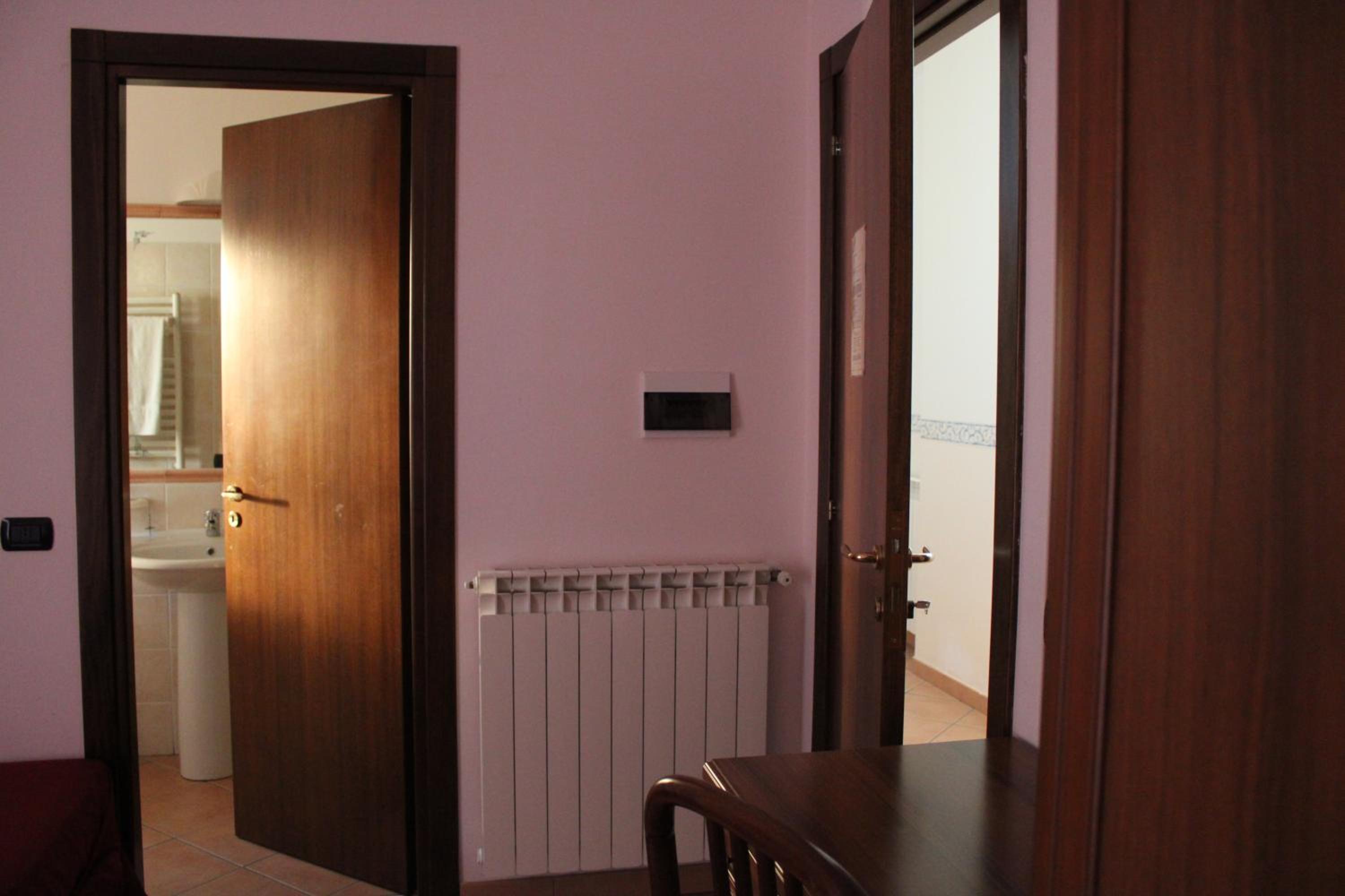 Double Room - Photo 3