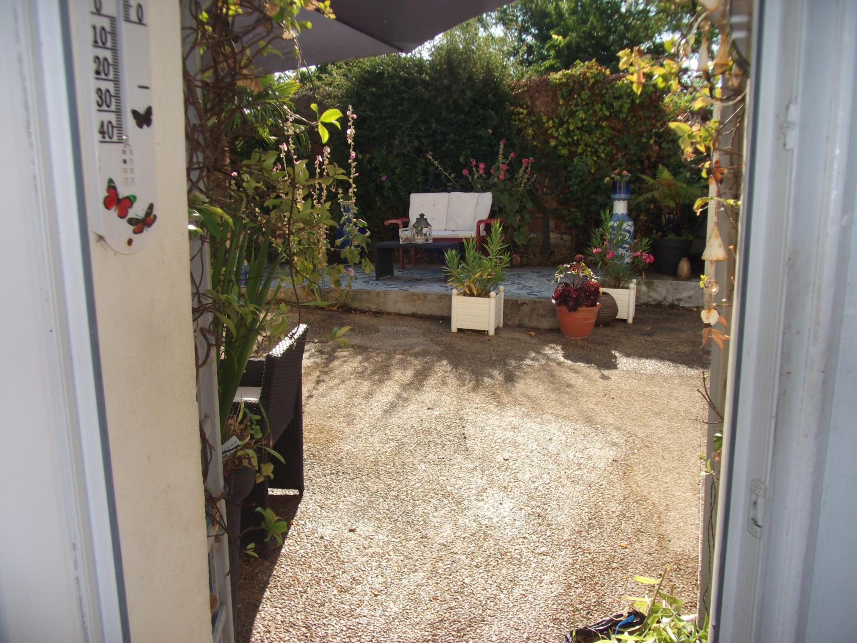 Double Room with Private Bathroom - Photo 4