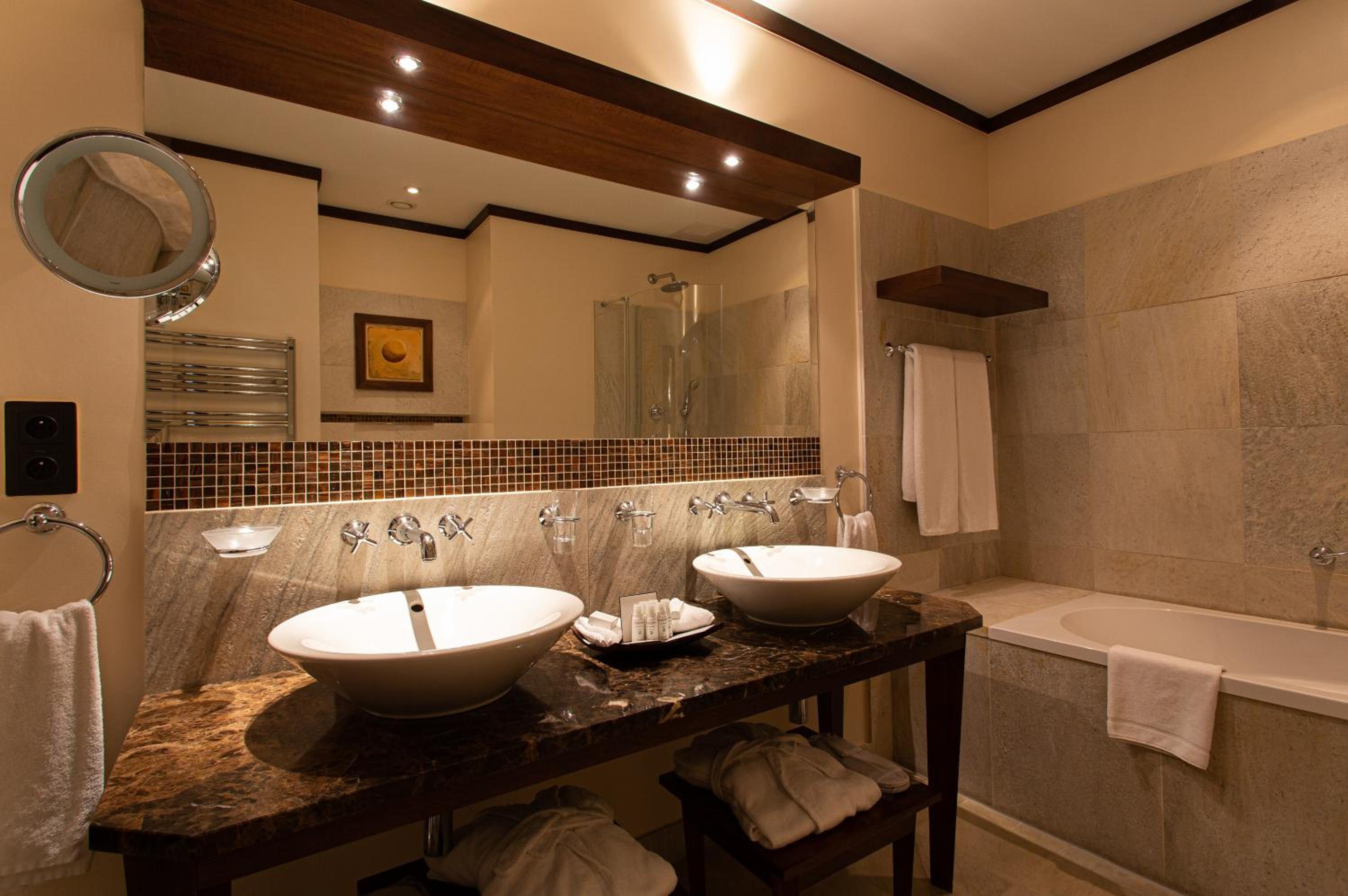 Family Room - Photo 2