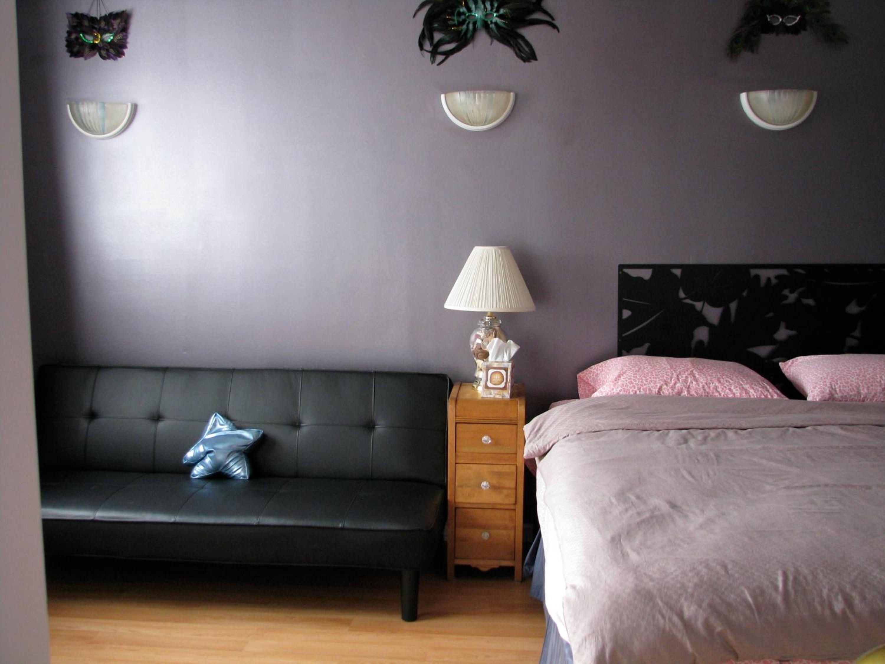 King Room with Shared Bathroom photo 3
