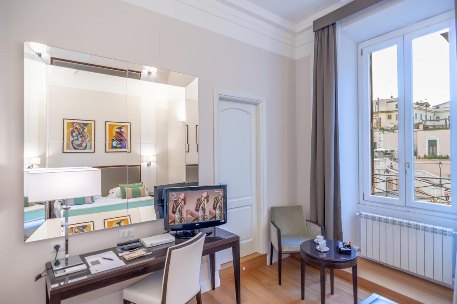 Superior Double or Twin Room with City View photo 2