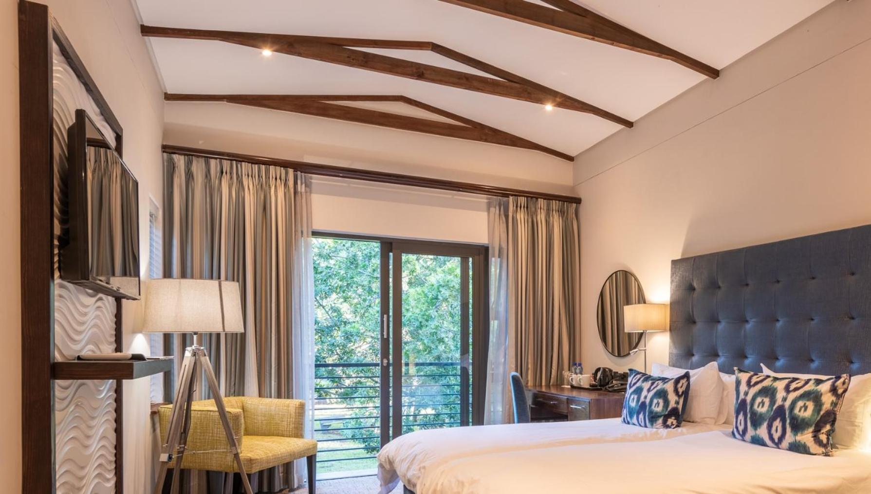 Forest Facing Executive Twin Room - Photo 3