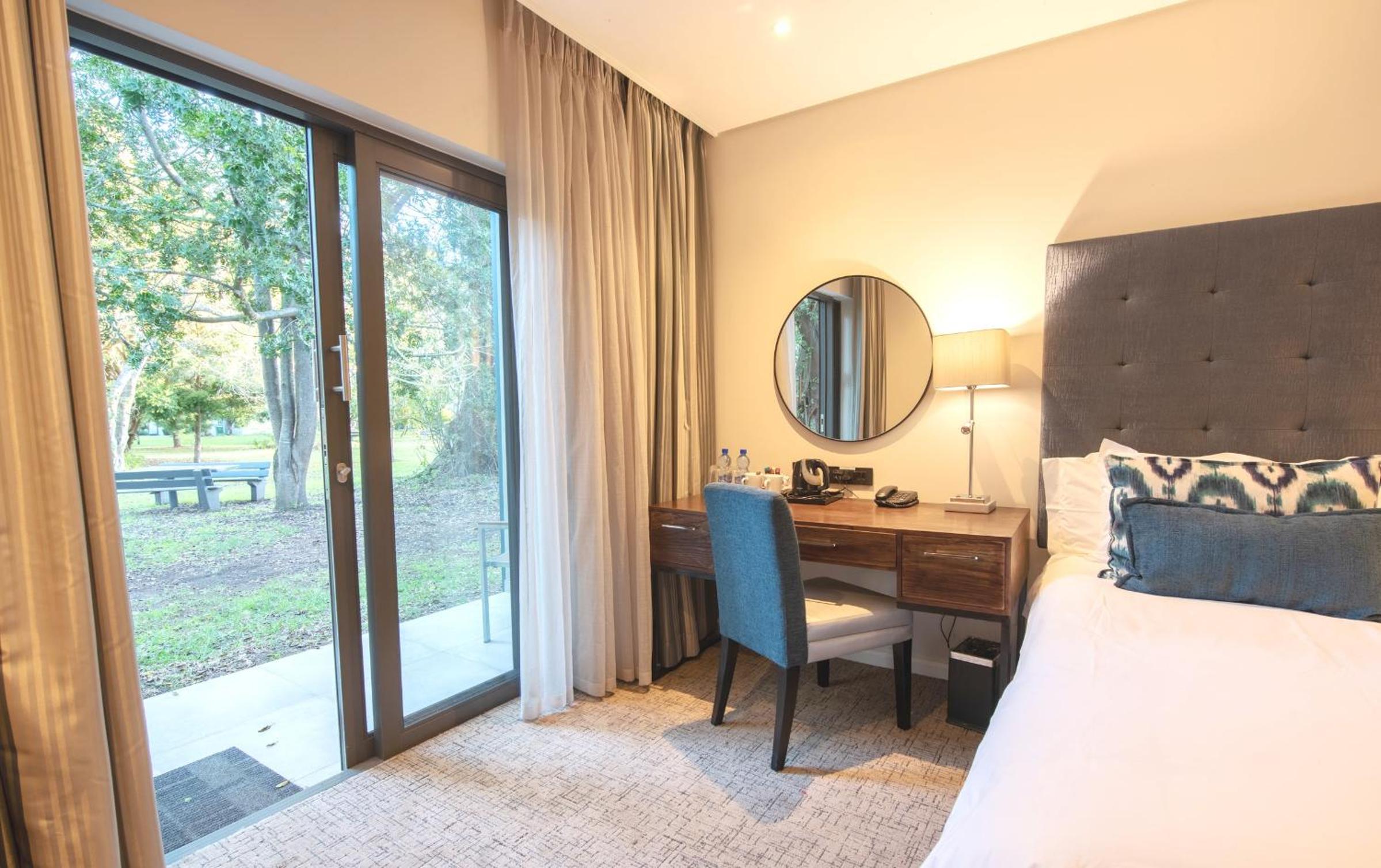 Forest Facing Executive Twin Room - Photo 2