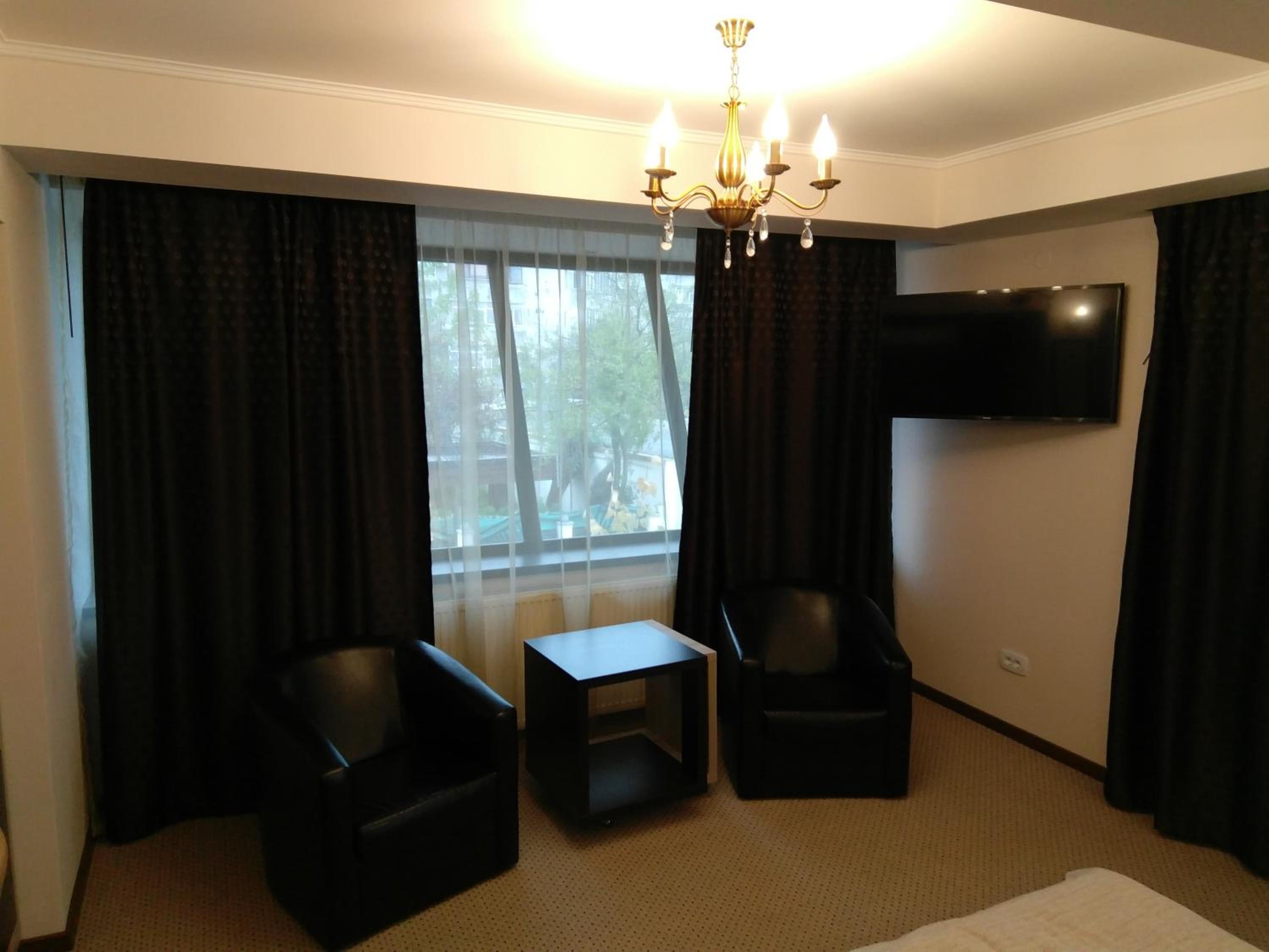 Double Room with Private Bathroom - Photo 17