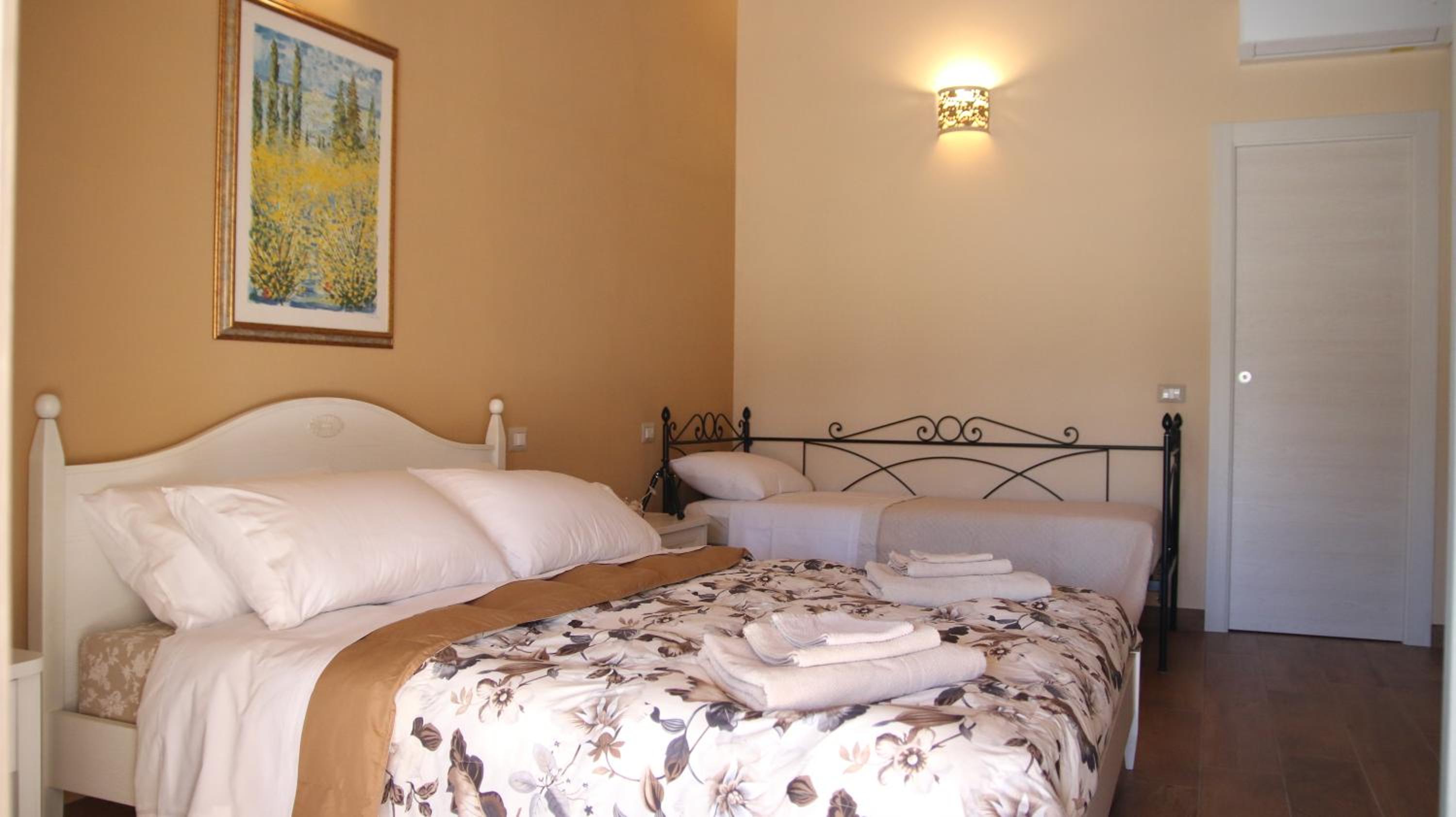 Deluxe Triple Room - Photo 1
