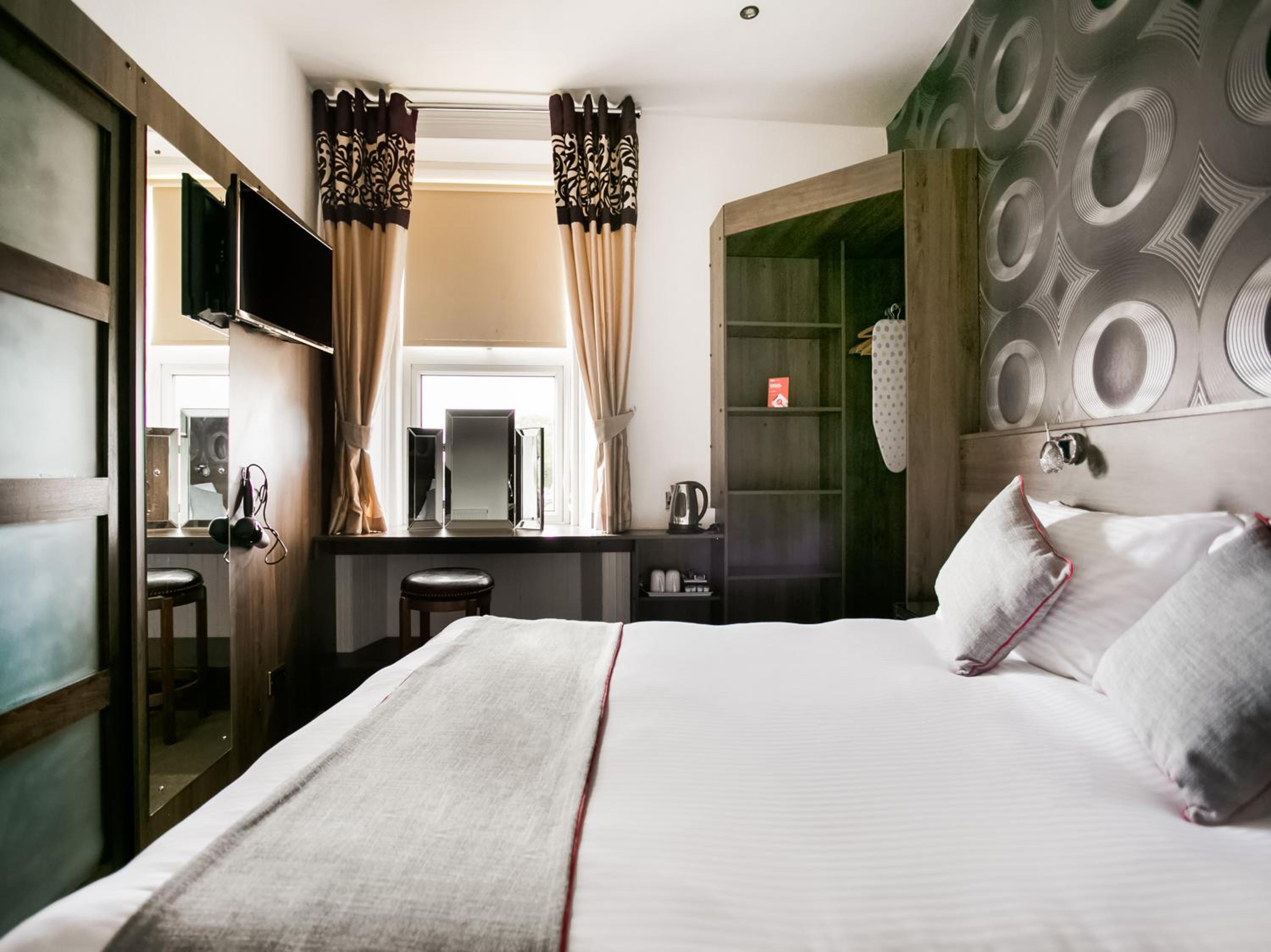 Double Room with Private Bathroom photo 3