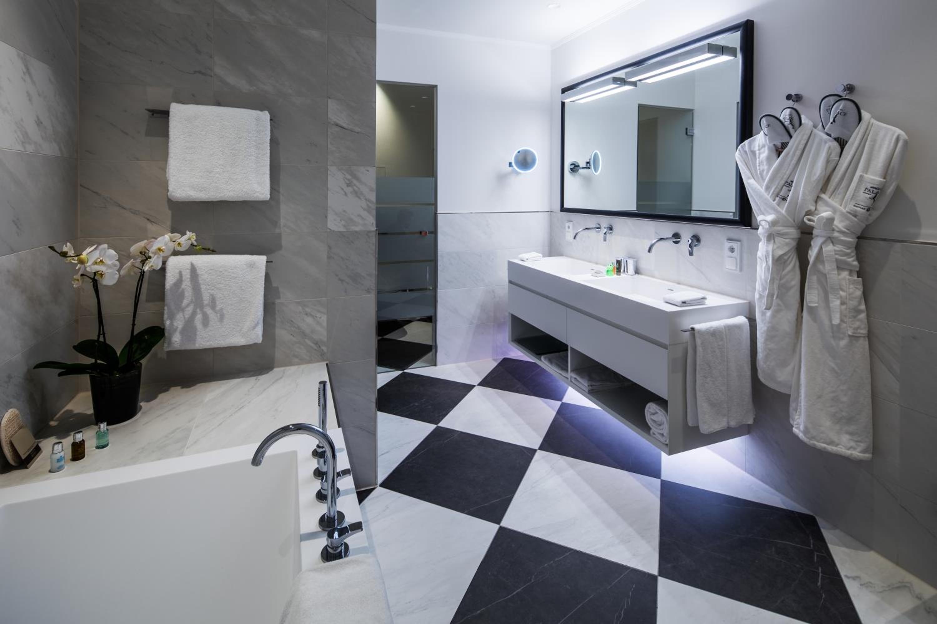 Junior Suite thumbnail 6