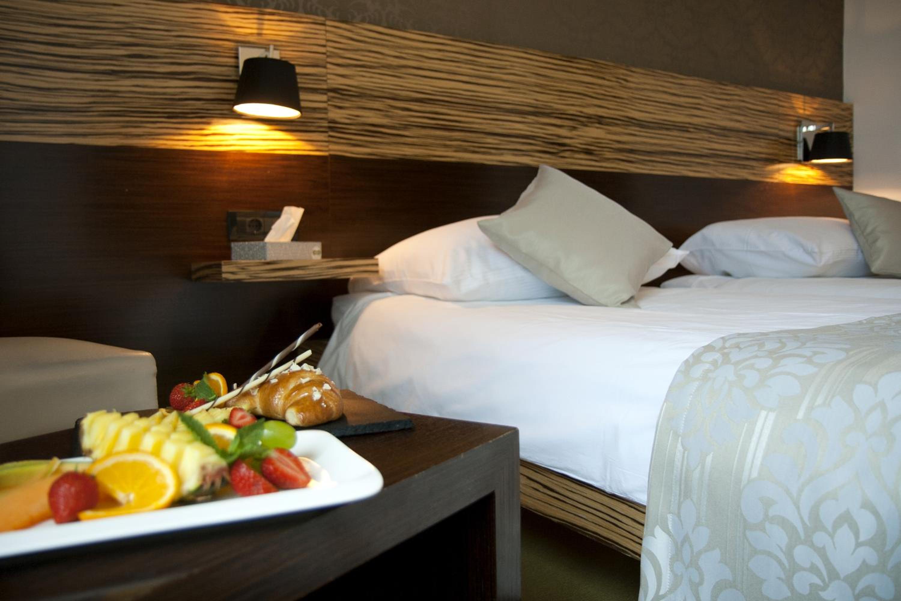 Twin Room - Photo 2