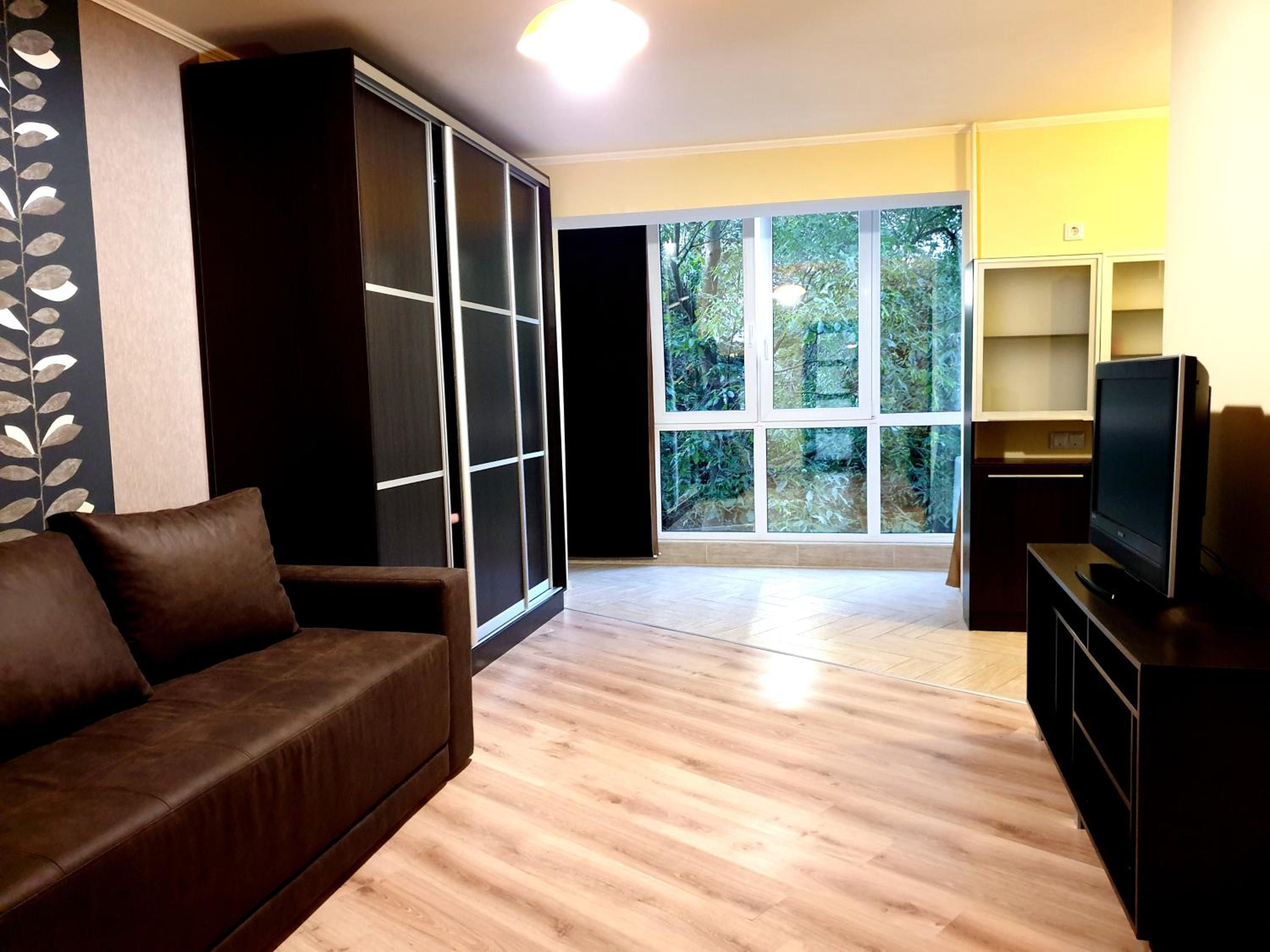 One-Bedroom Apartment photo 1