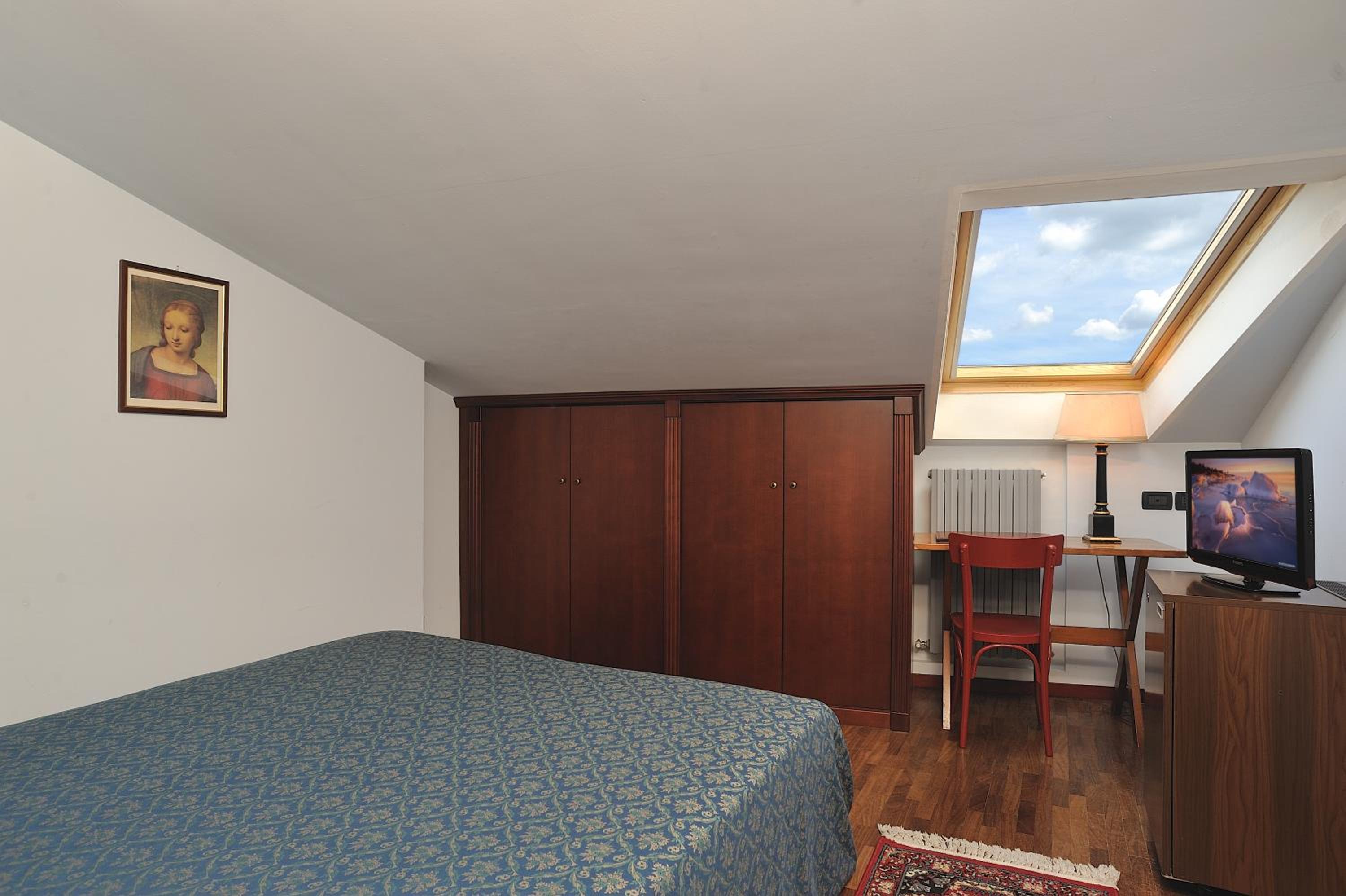 Double Room Business - Photo 1