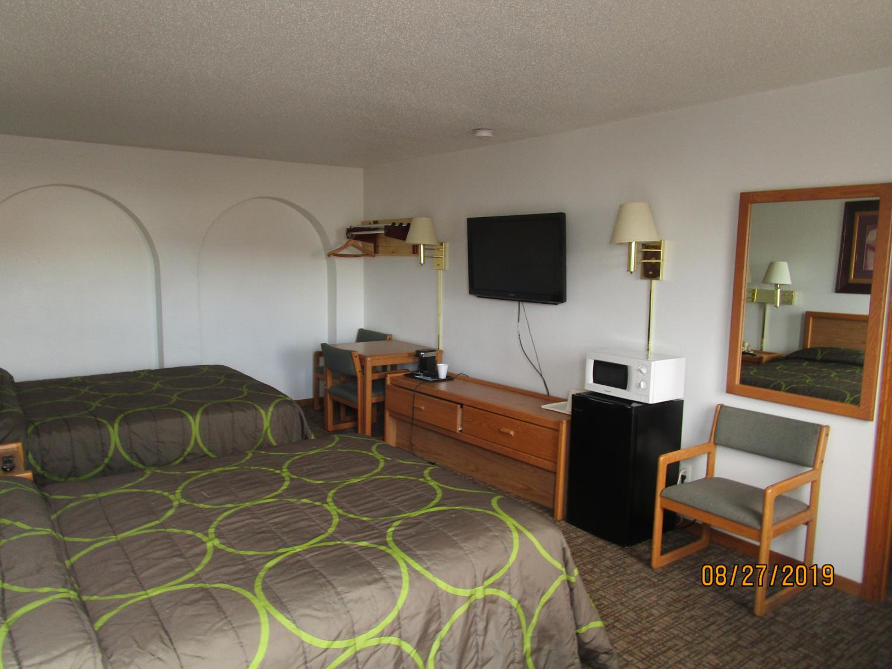 Queen Room with Two Queen Beds - Photo 1