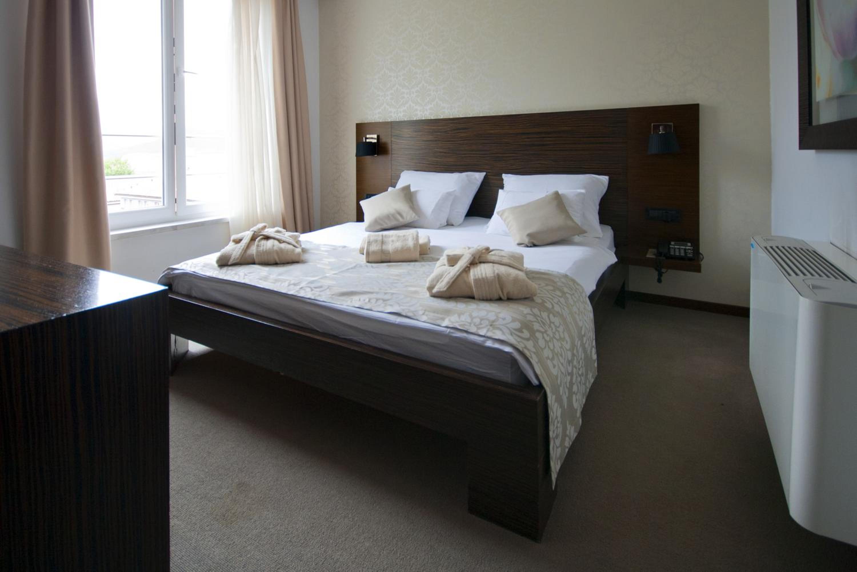 One-Bedroom Suite - Photo 6