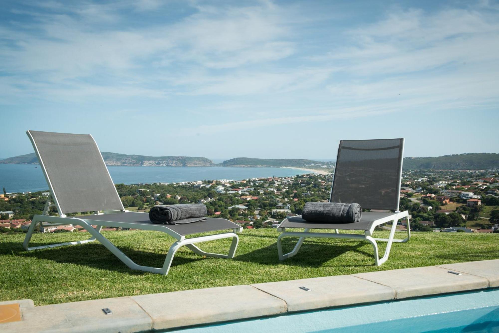 Queen Room with Sea View - Photo 16