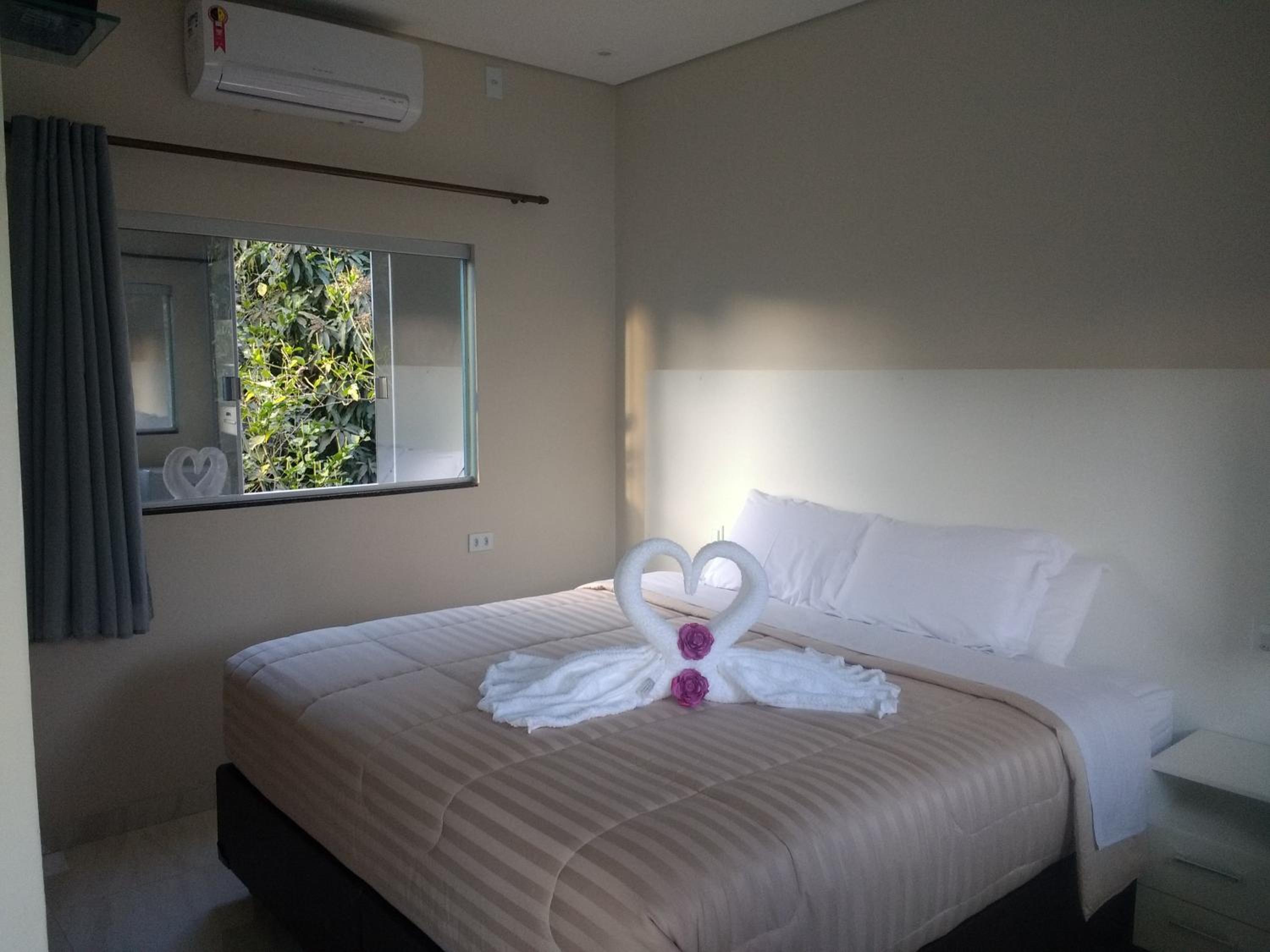Deluxe King Suite - Photo 12