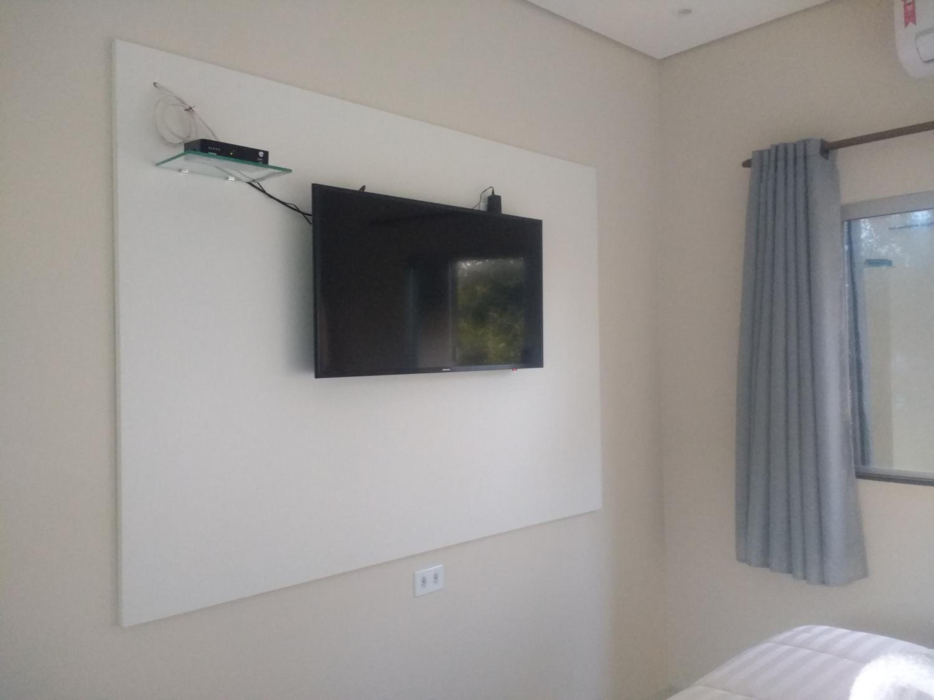 Deluxe King Suite - Photo 13