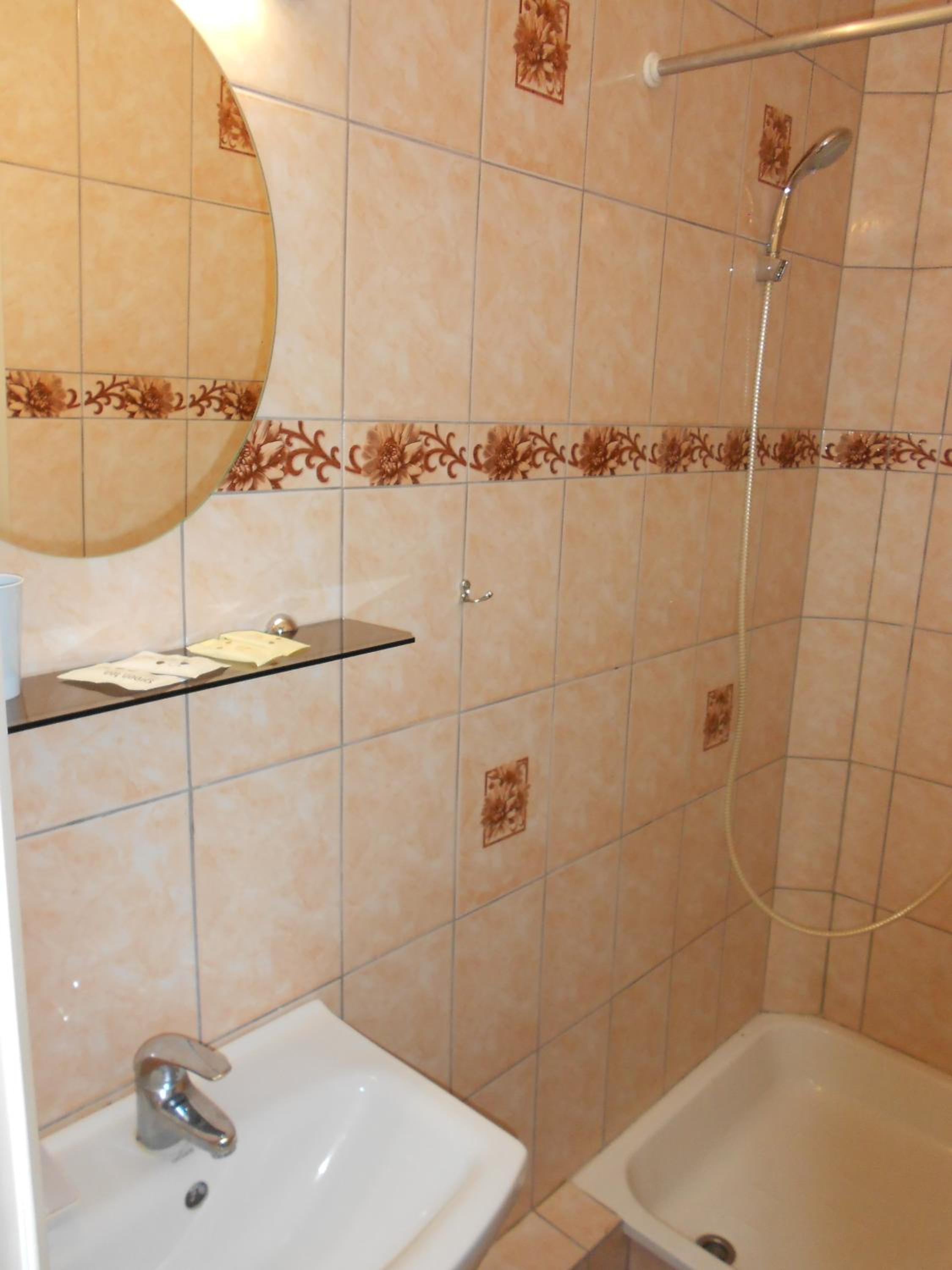 Double or Twin Room - Photo 3