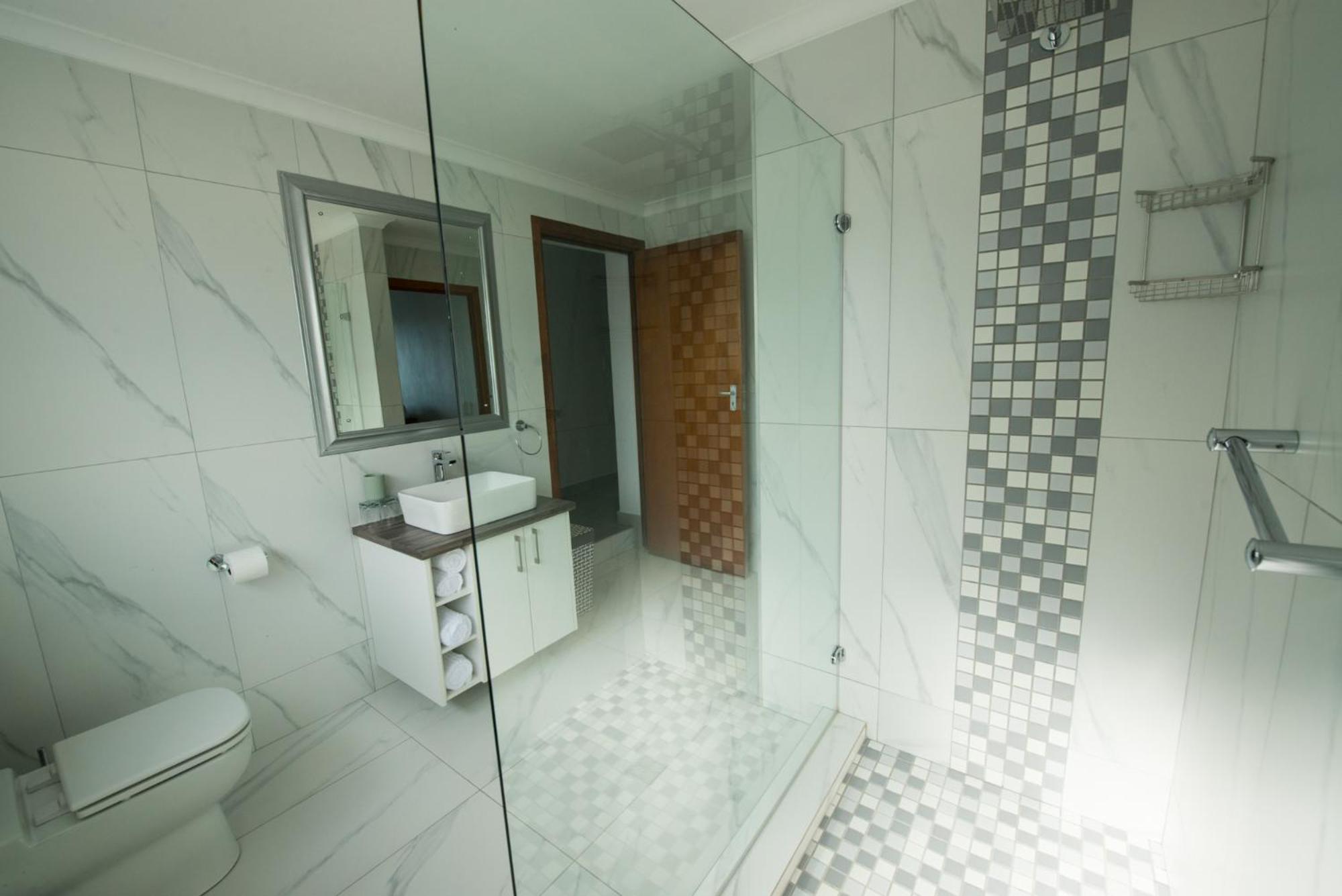 Queen Room with Sea View - Photo 6